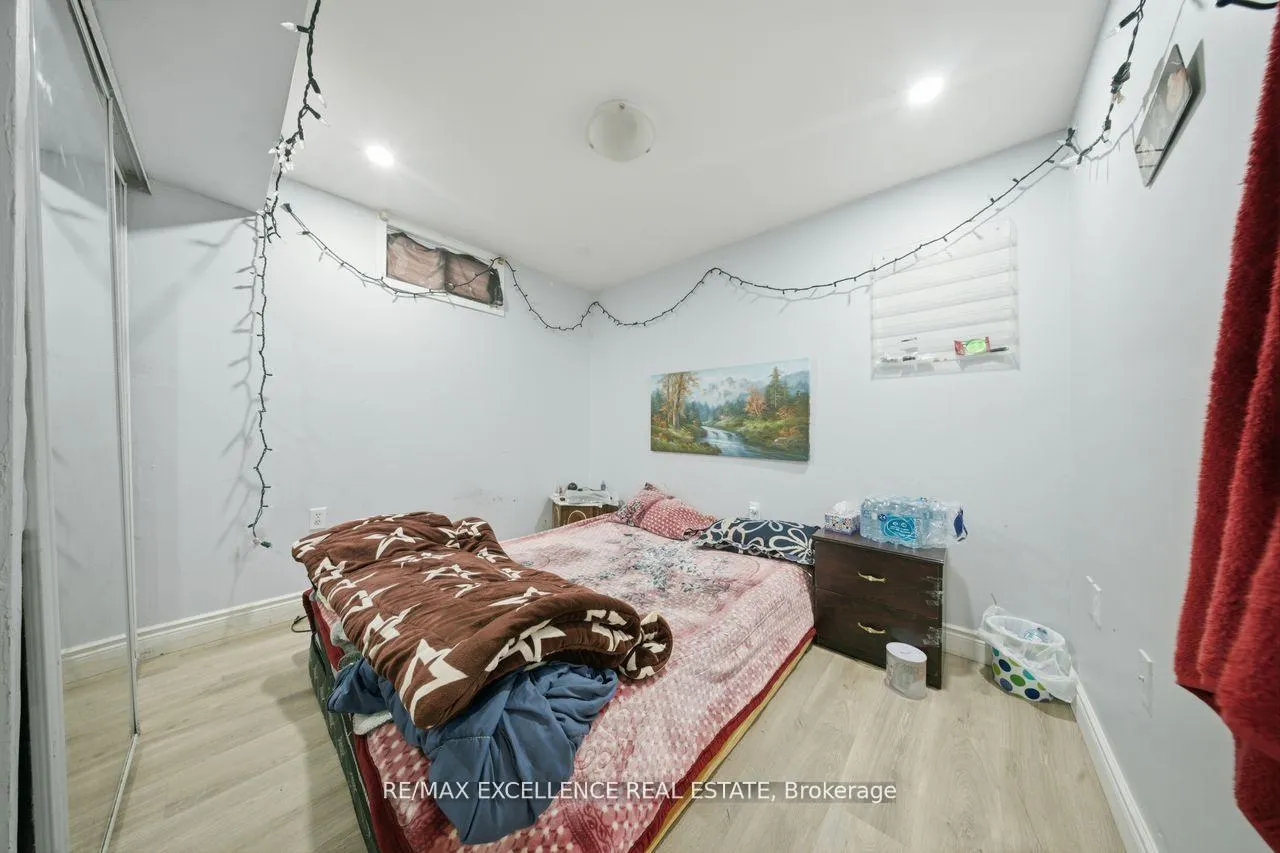 Photo 33 of 41 Brentcliff Drive, Brampton, Fletcher's Meadow — HOMEH