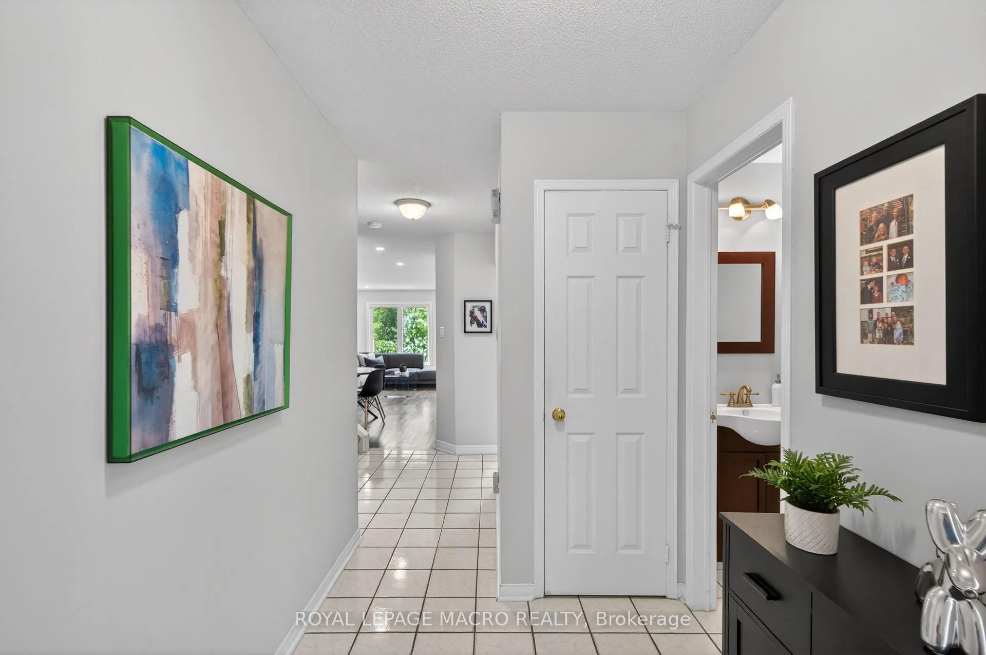 Photo 4 of Unit 2, 2215 Cleaver Avenue, Burlington, Headon — HOMEH