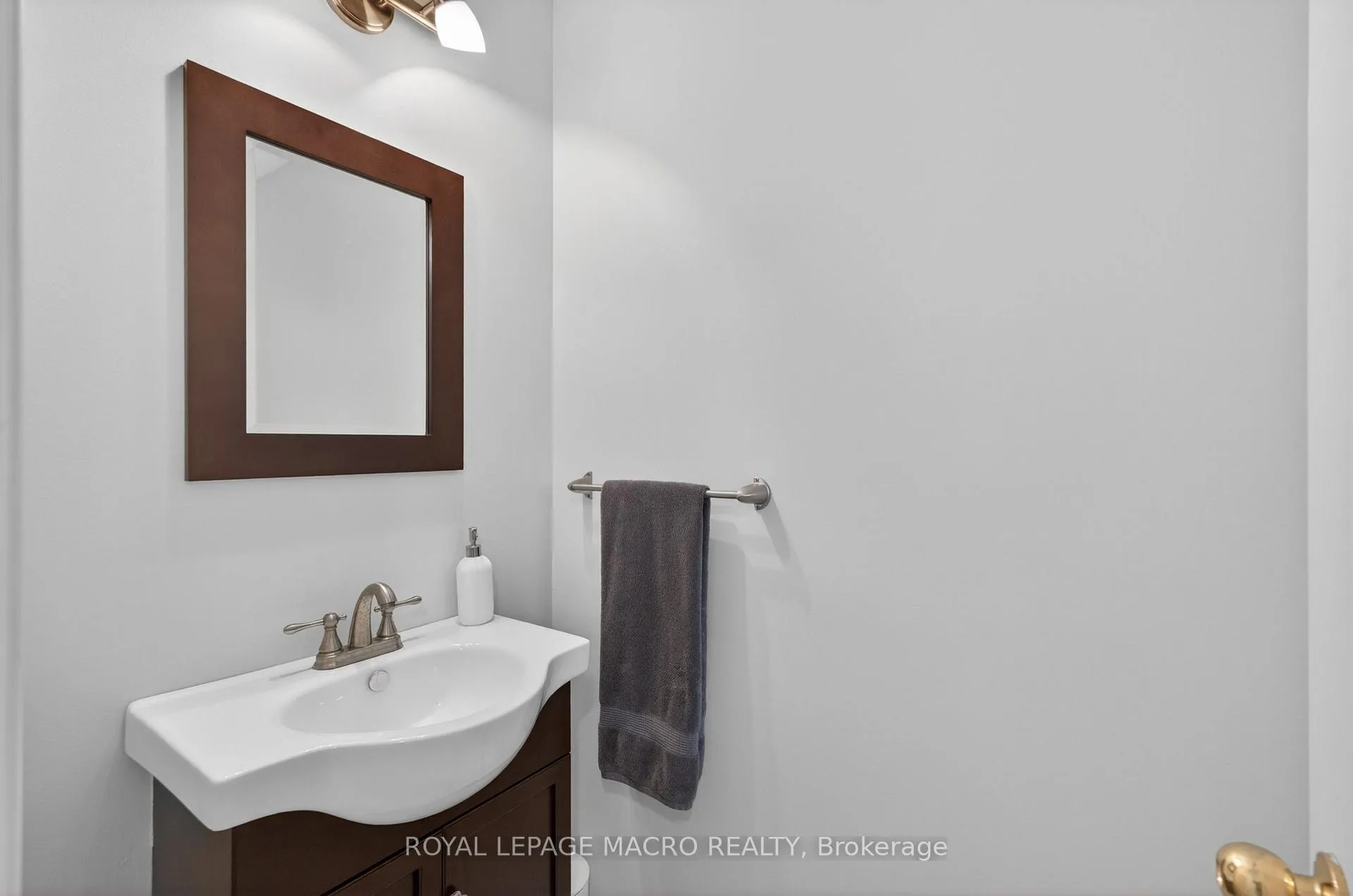 Photo 5 of Unit 2, 2215 Cleaver Avenue, Burlington, Headon — HOMEH