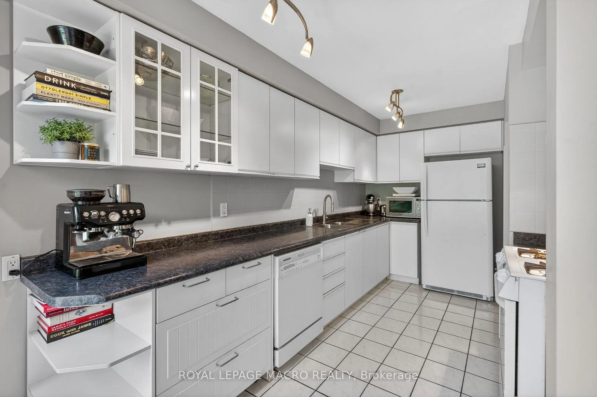 Photo 10 of Unit 2, 2215 Cleaver Avenue, Burlington, Headon — HOMEH
