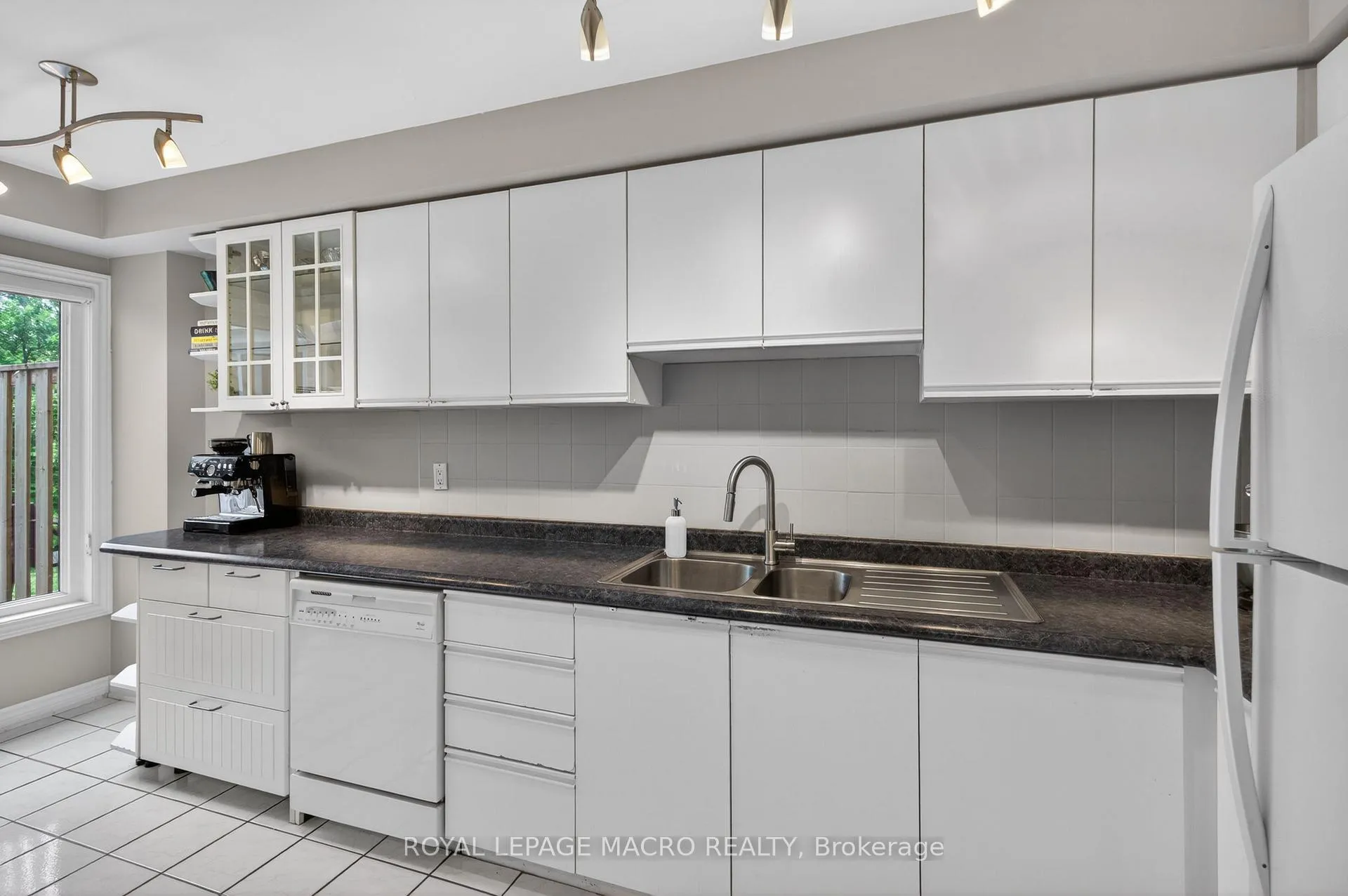 Photo 11 of Unit 2, 2215 Cleaver Avenue, Burlington, Headon — HOMEH