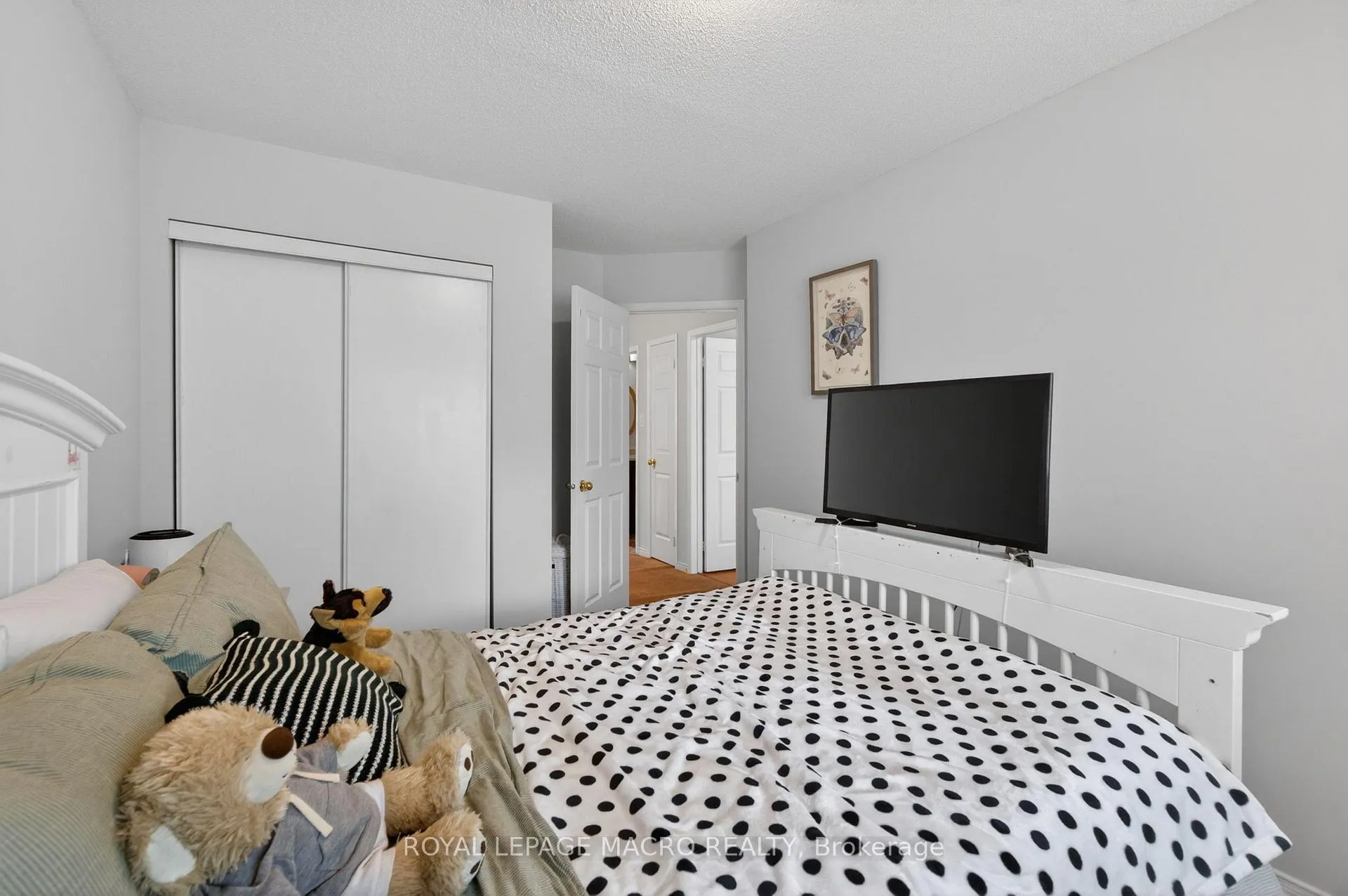 Photo 15 of Unit 2, 2215 Cleaver Avenue, Burlington, Headon — HOMEH