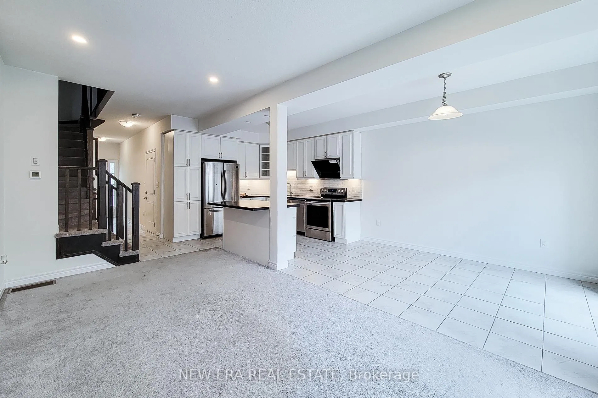 Photo 8 of 16 Dayman Drive, Hamilton, Ancaster — HOMEH