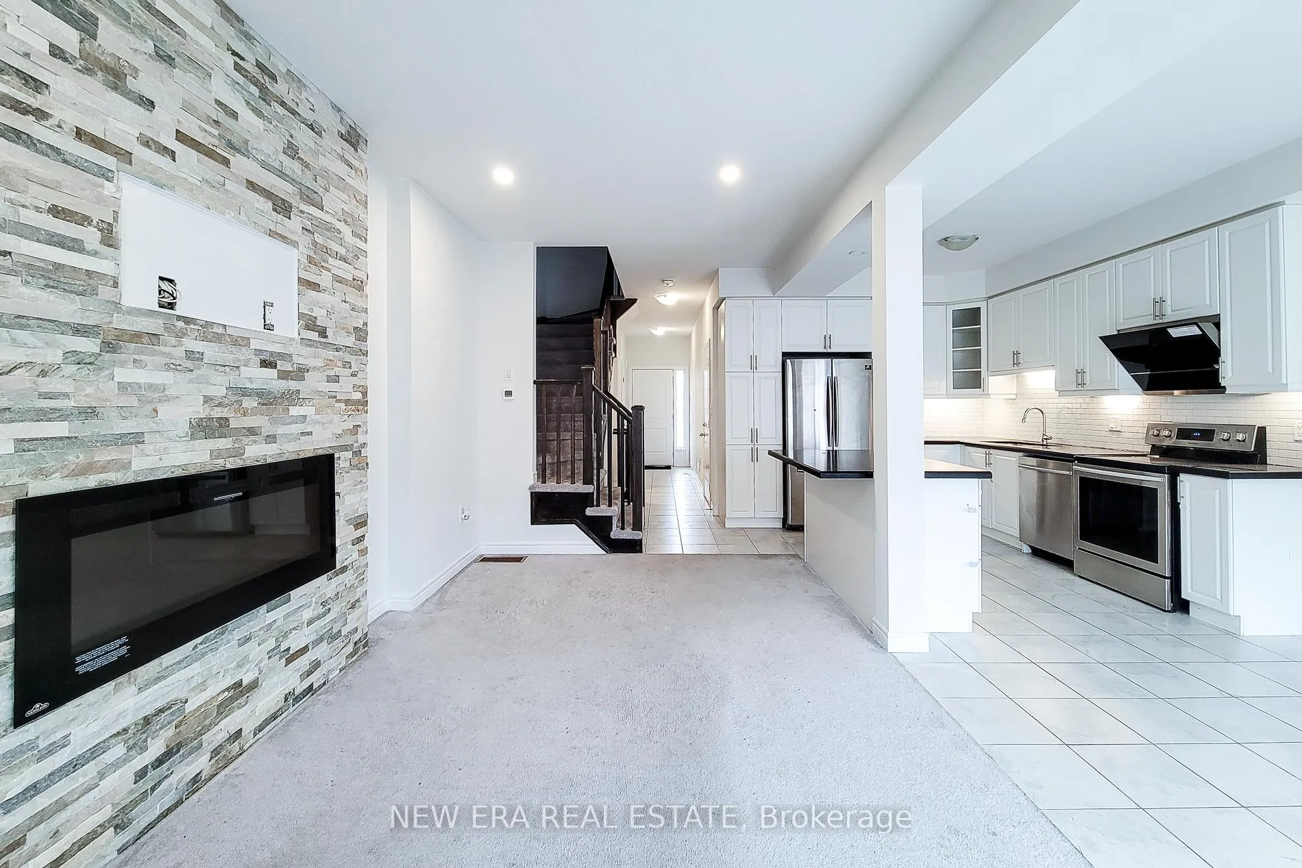 Photo 11 of 16 Dayman Drive, Hamilton, Ancaster — HOMEH