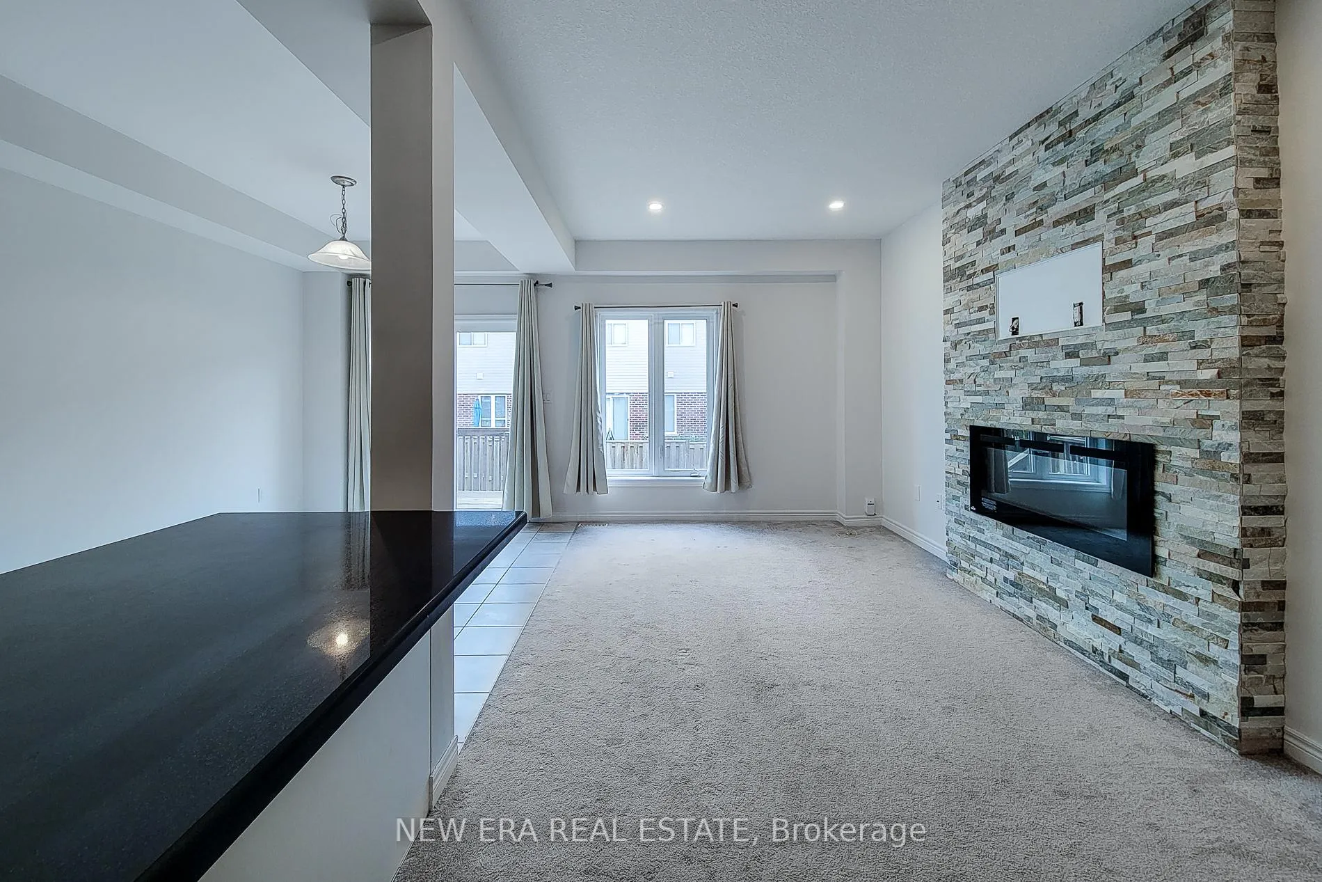 Photo 13 of 16 Dayman Drive, Hamilton, Ancaster — HOMEH