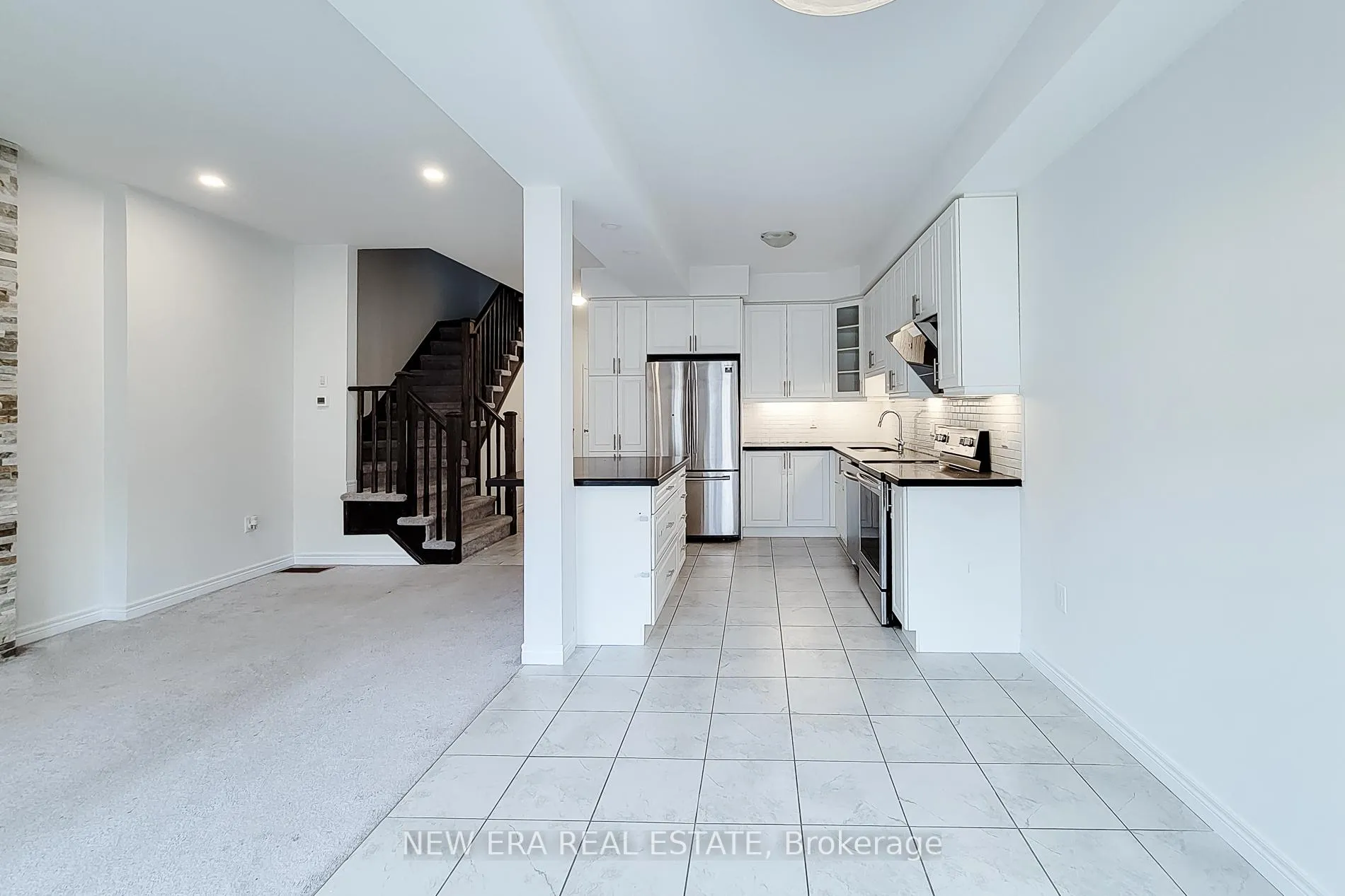 Photo 15 of 16 Dayman Drive, Hamilton, Ancaster — HOMEH