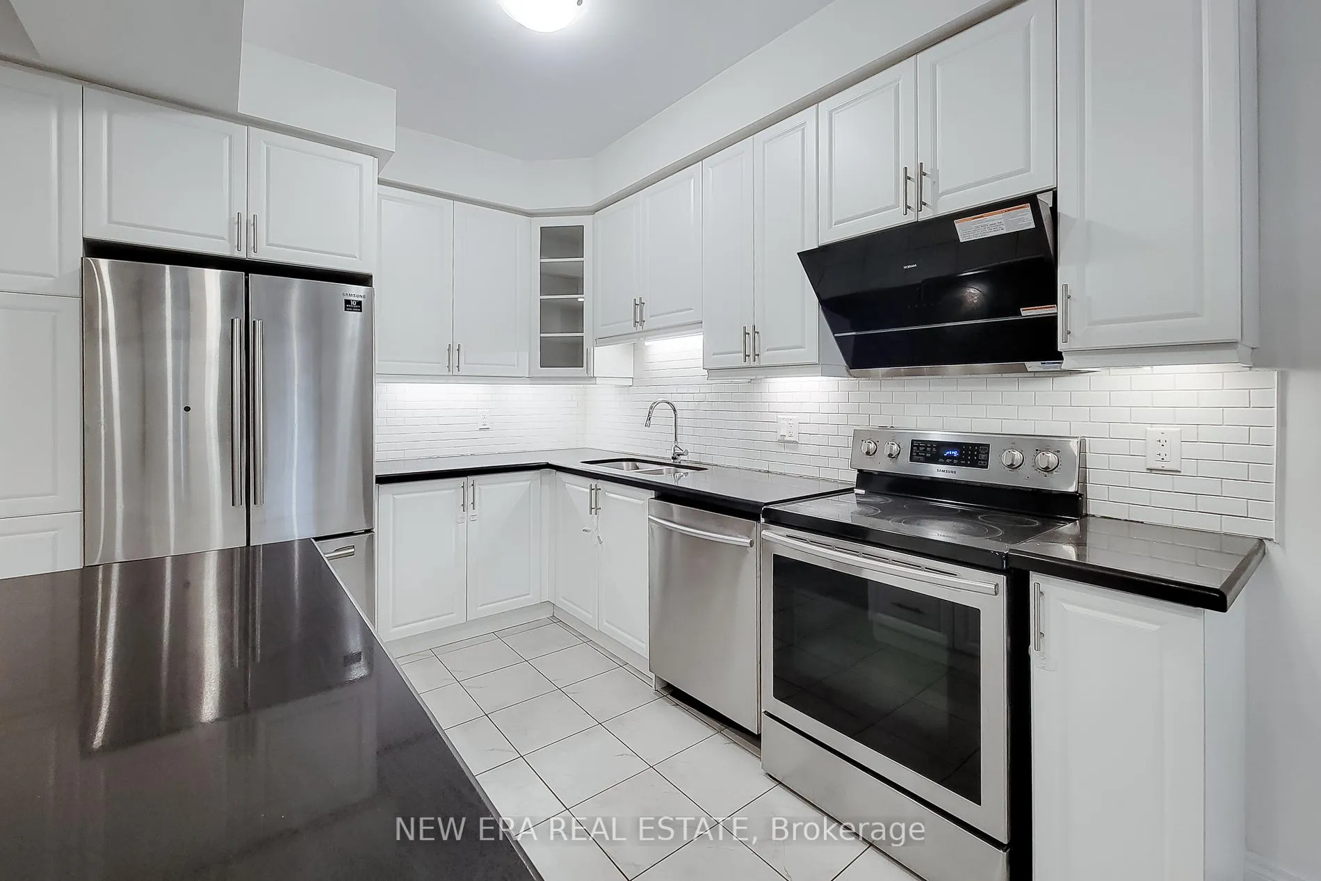 Photo 17 of 16 Dayman Drive, Hamilton, Ancaster — HOMEH