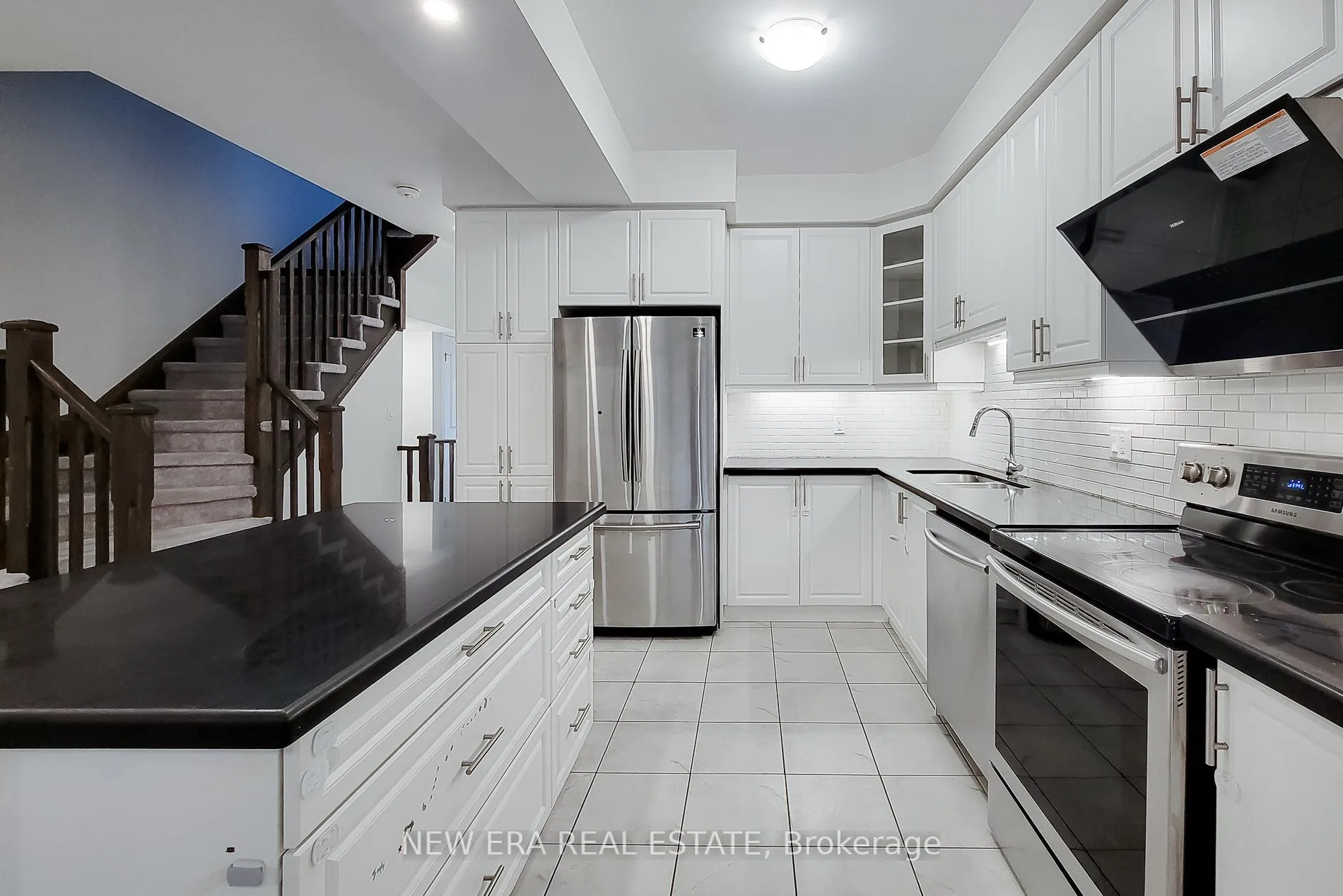Photo 19 of 16 Dayman Drive, Hamilton, Ancaster — HOMEH