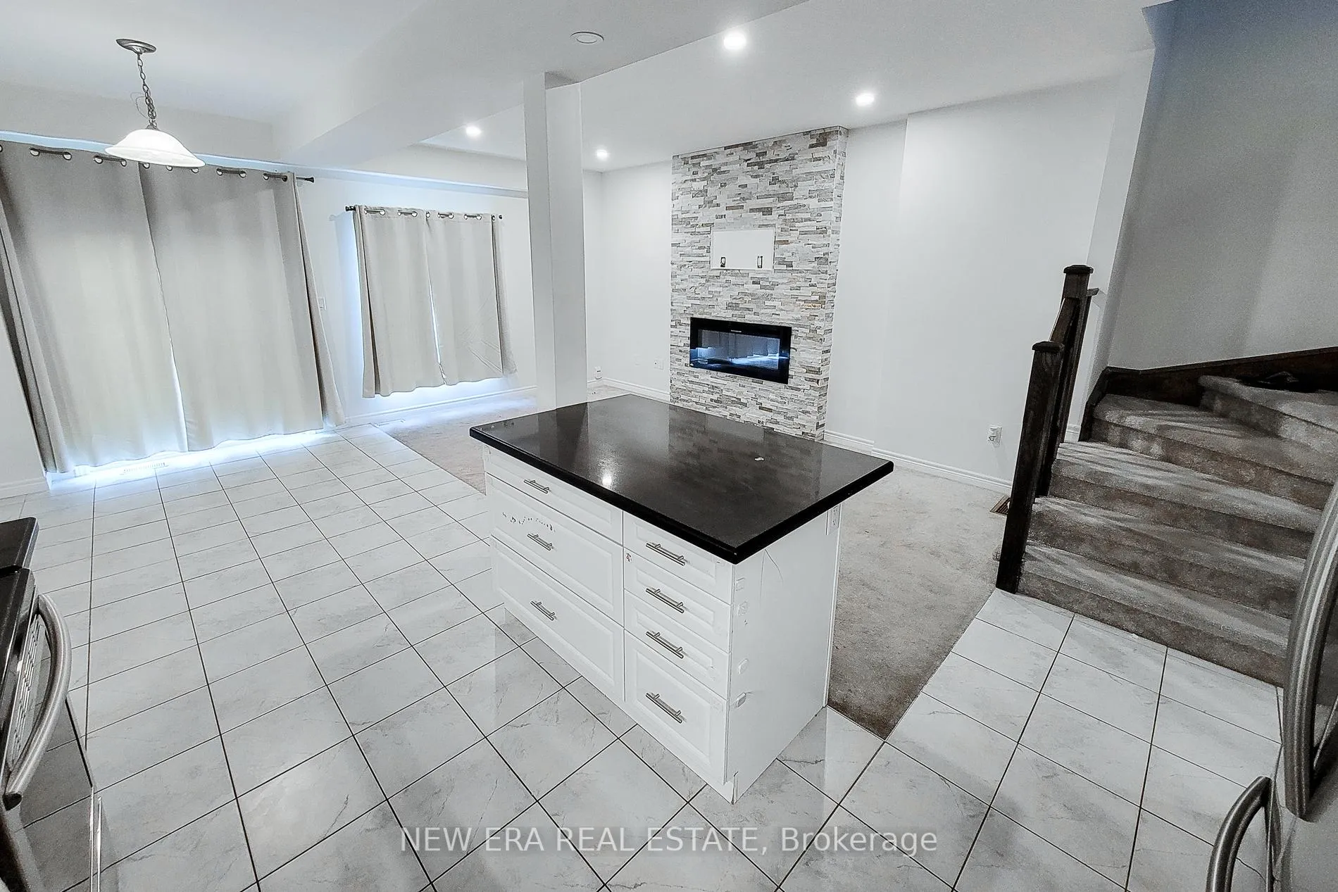 Photo 21 of 16 Dayman Drive, Hamilton, Ancaster — HOMEH