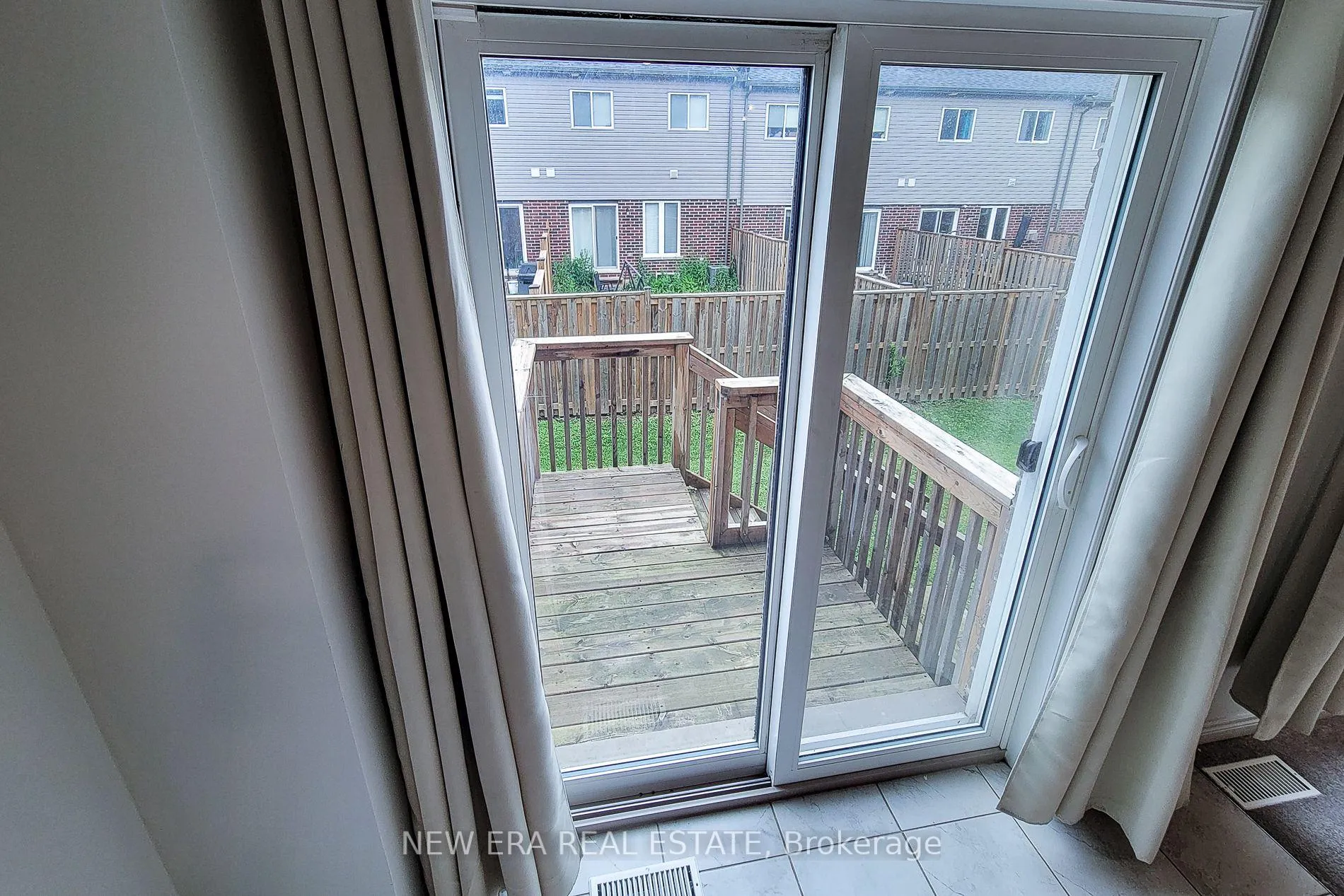 Photo 23 of 16 Dayman Drive, Hamilton, Ancaster — HOMEH