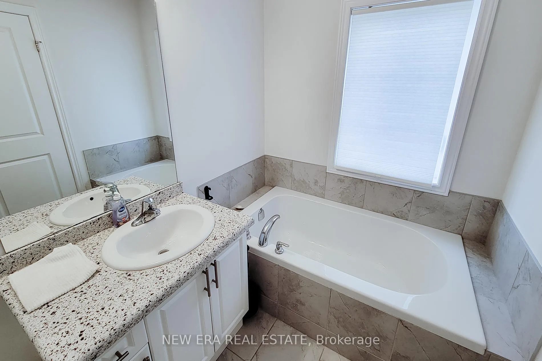 Photo 30 of 16 Dayman Drive, Hamilton, Ancaster — HOMEH