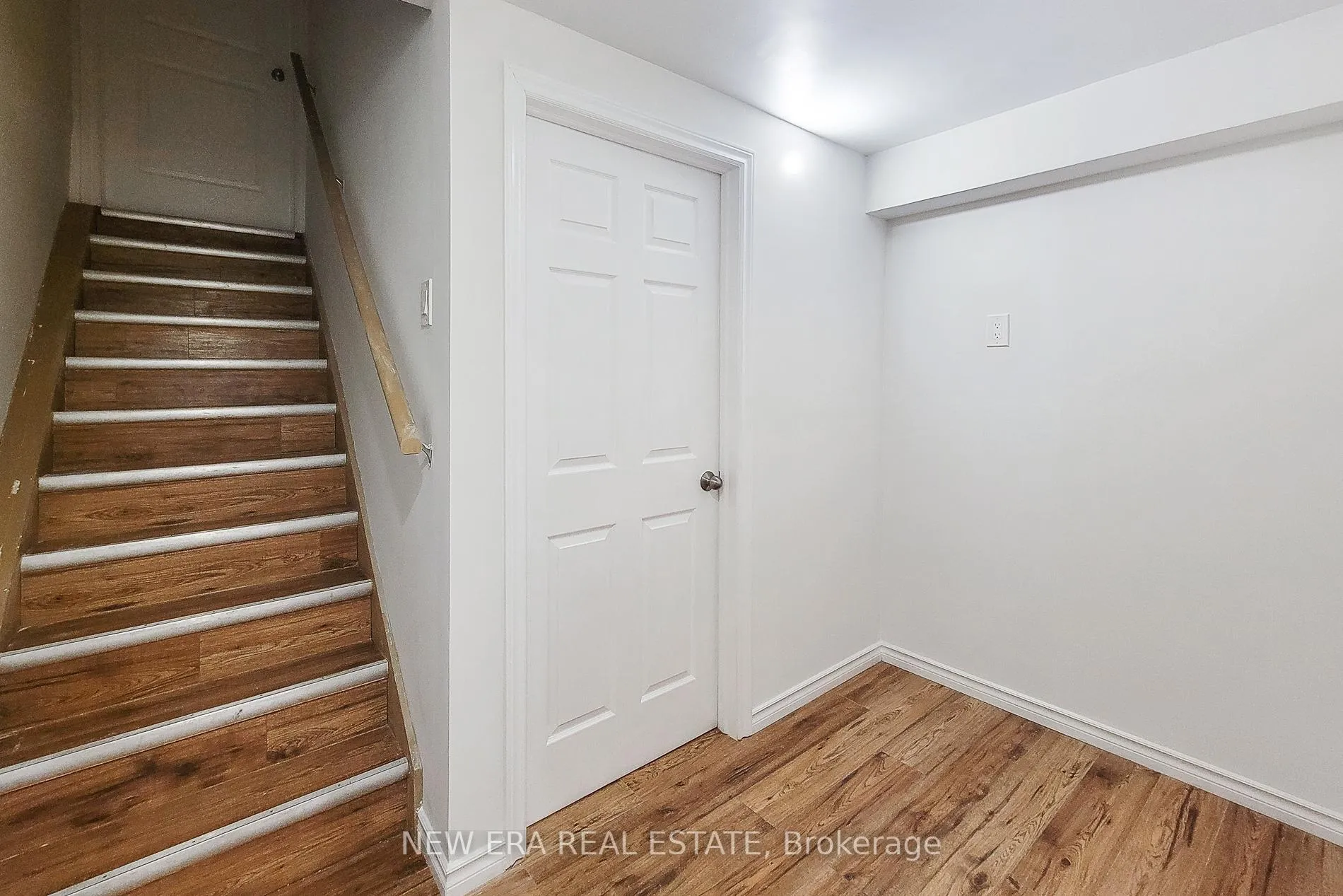 Photo 37 of 16 Dayman Drive, Hamilton, Ancaster — HOMEH