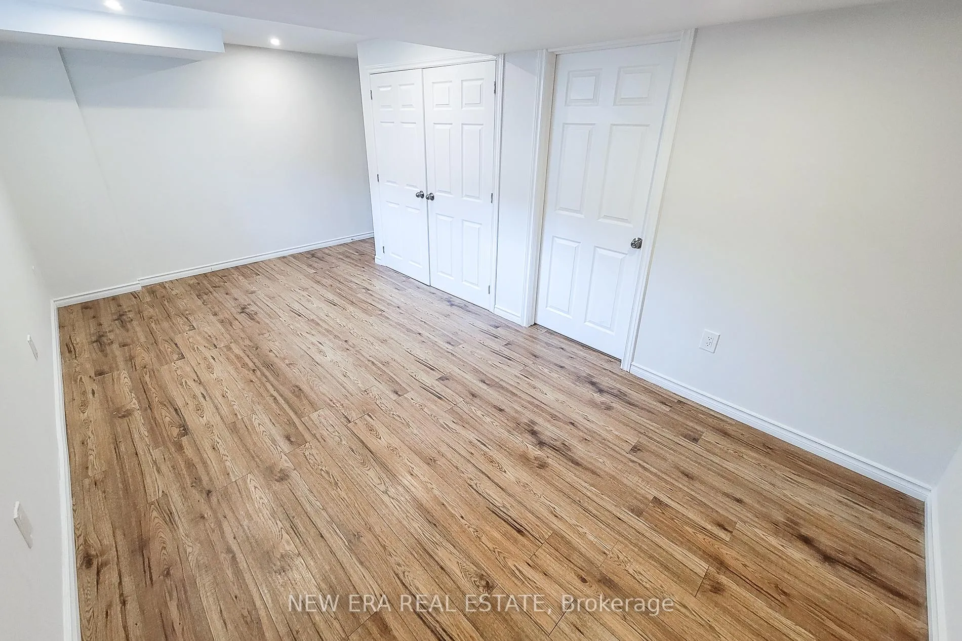 Photo 39 of 16 Dayman Drive, Hamilton, Ancaster — HOMEH