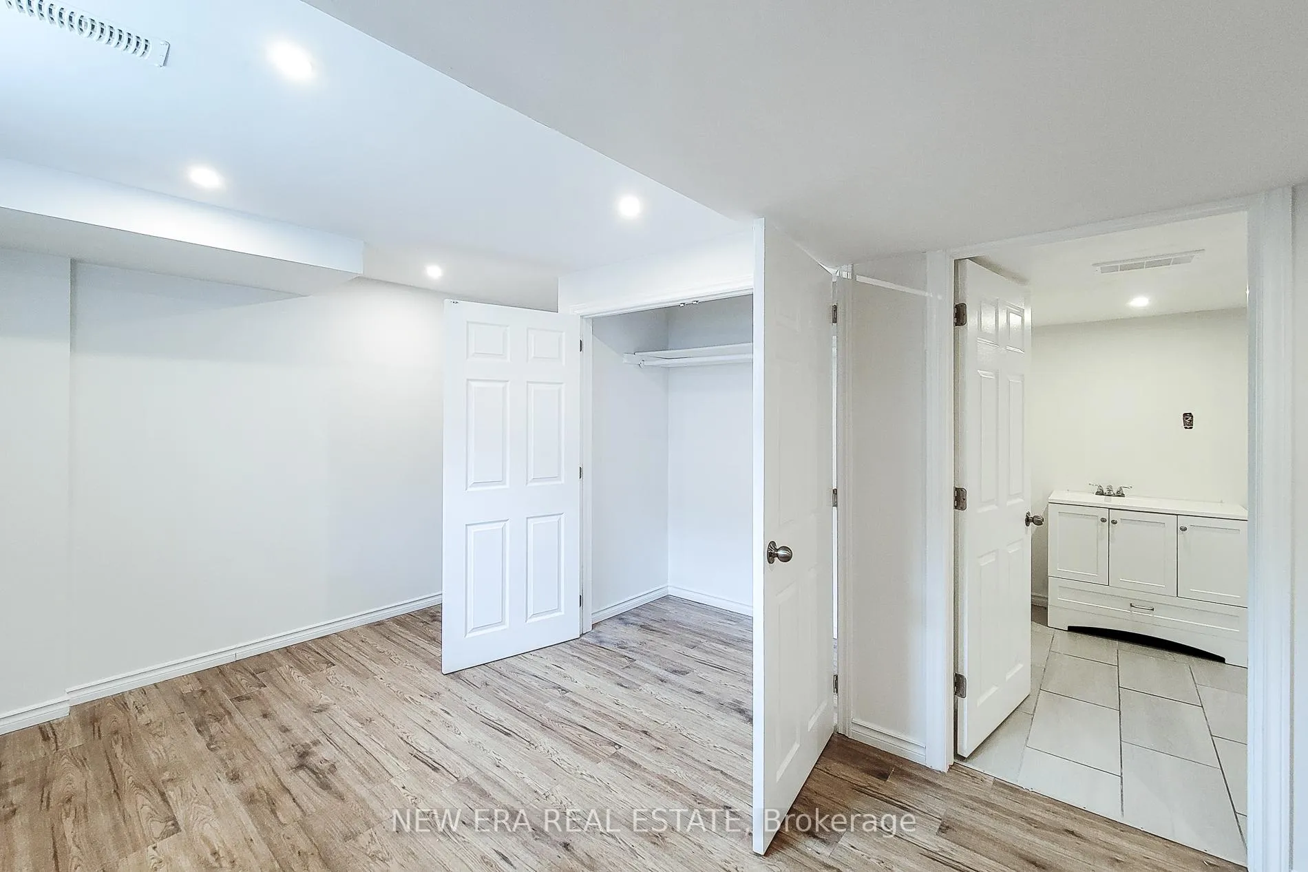 Photo 40 of 16 Dayman Drive, Hamilton, Ancaster — HOMEH