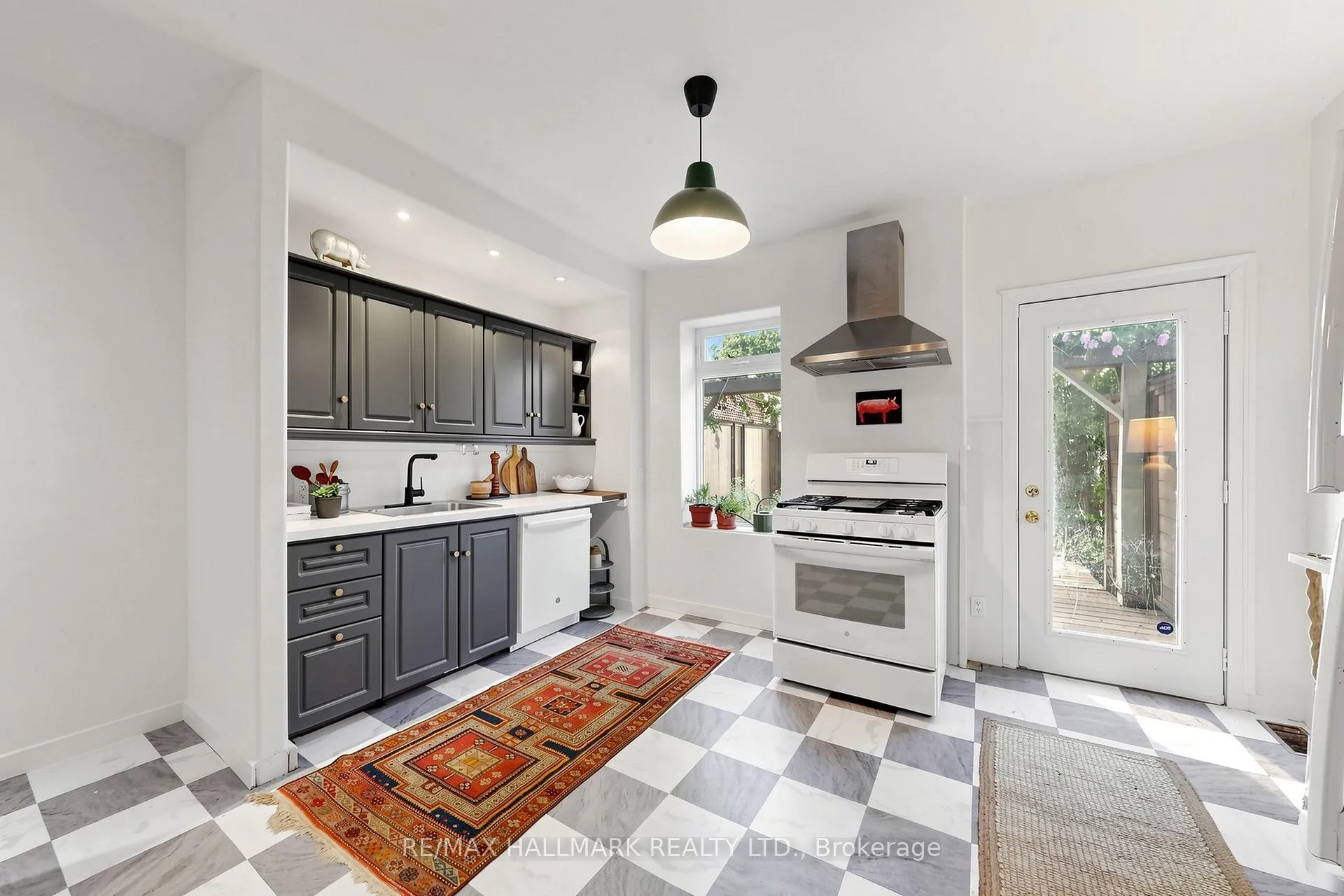 Photo 7 of 648 Pape Avenue, Toronto, North Riverdale — HOMEH