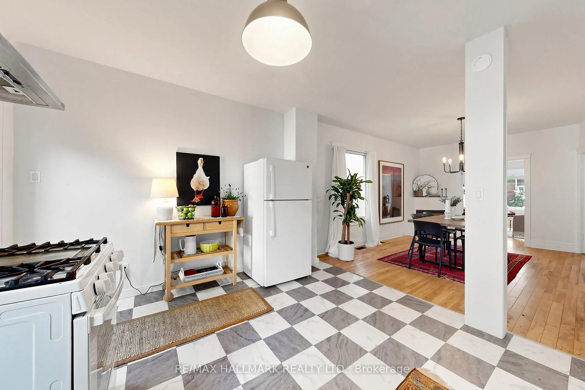 Photo 10 of 648 Pape Avenue, Toronto, North Riverdale — HOMEH