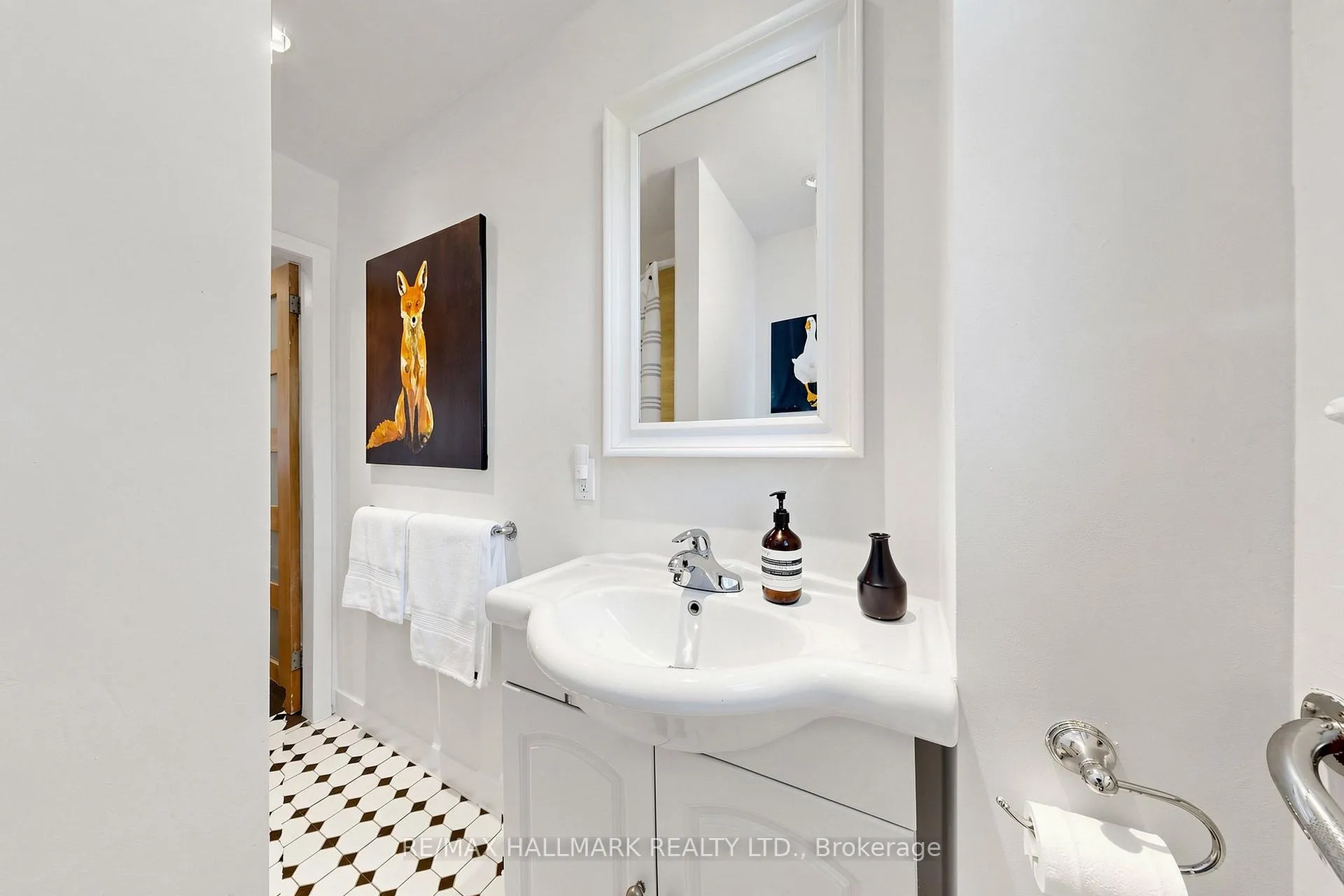 Photo 17 of 648 Pape Avenue, Toronto, North Riverdale — HOMEH
