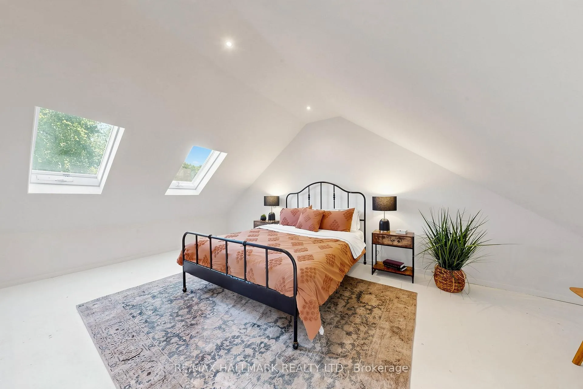 Photo 20 of 648 Pape Avenue, Toronto, North Riverdale — HOMEH