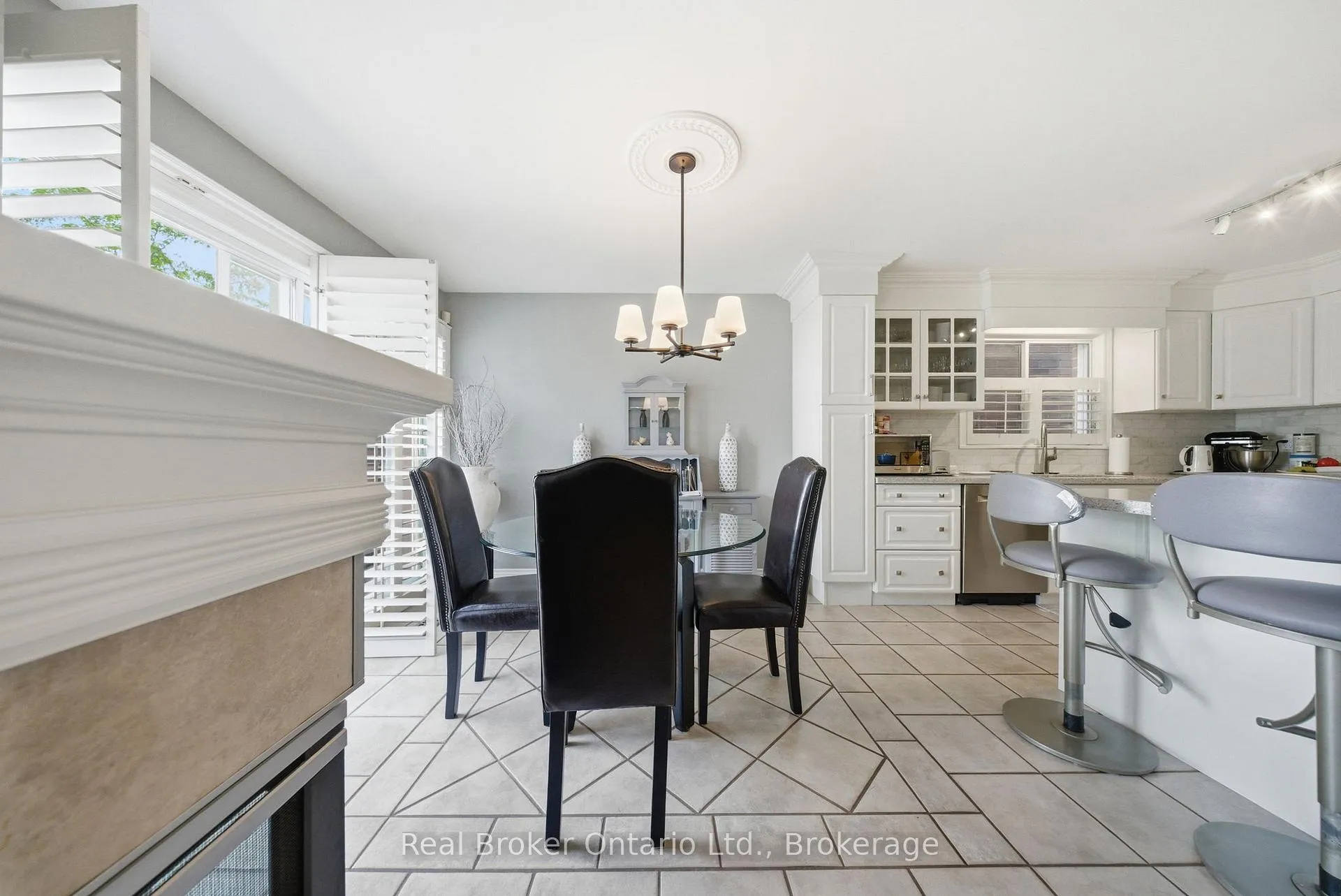 Photo 9 of 23 Edgewater Drive, Hamilton, Lakeshore — HOMEH