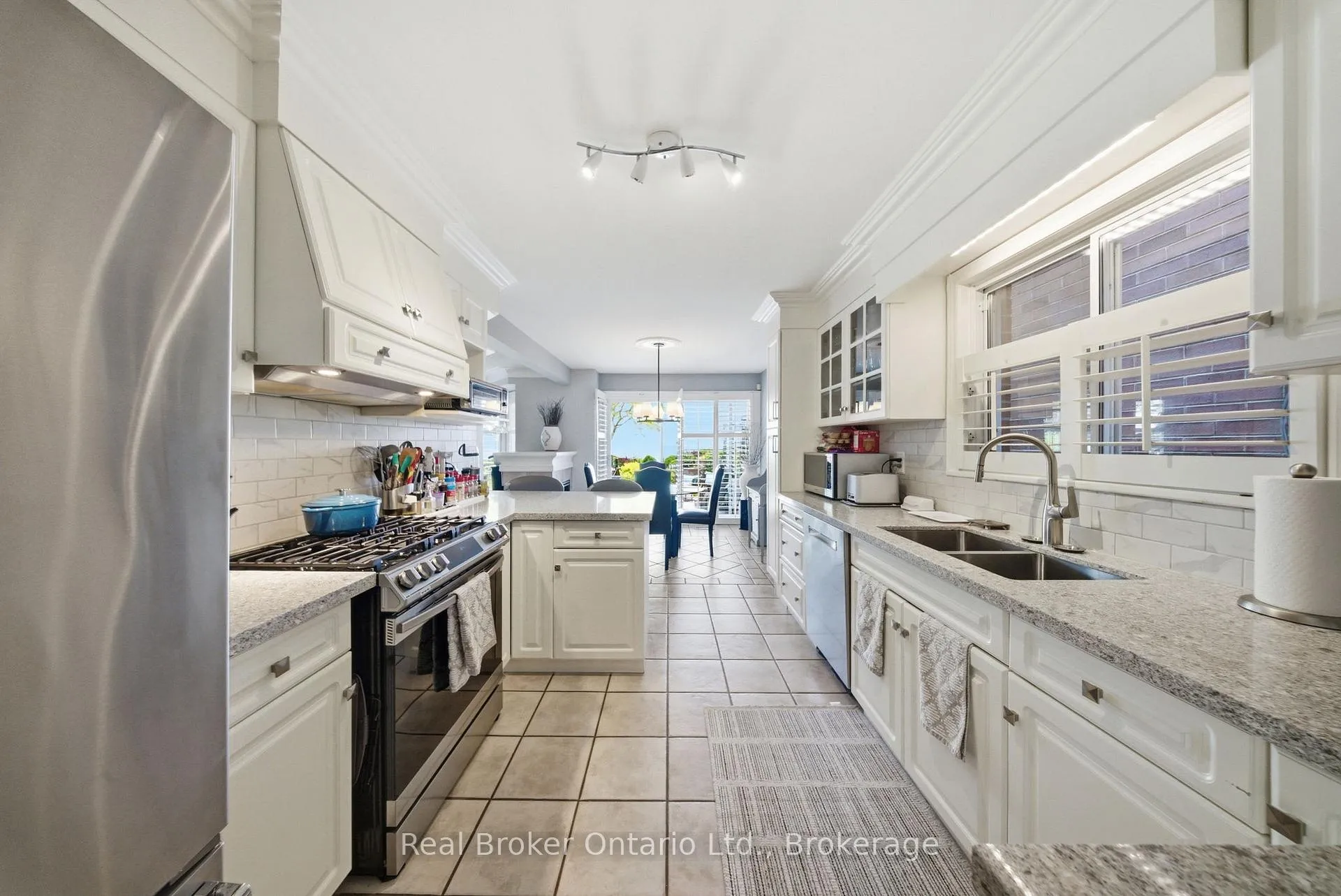 Photo 11 of 23 Edgewater Drive, Hamilton, Lakeshore — HOMEH