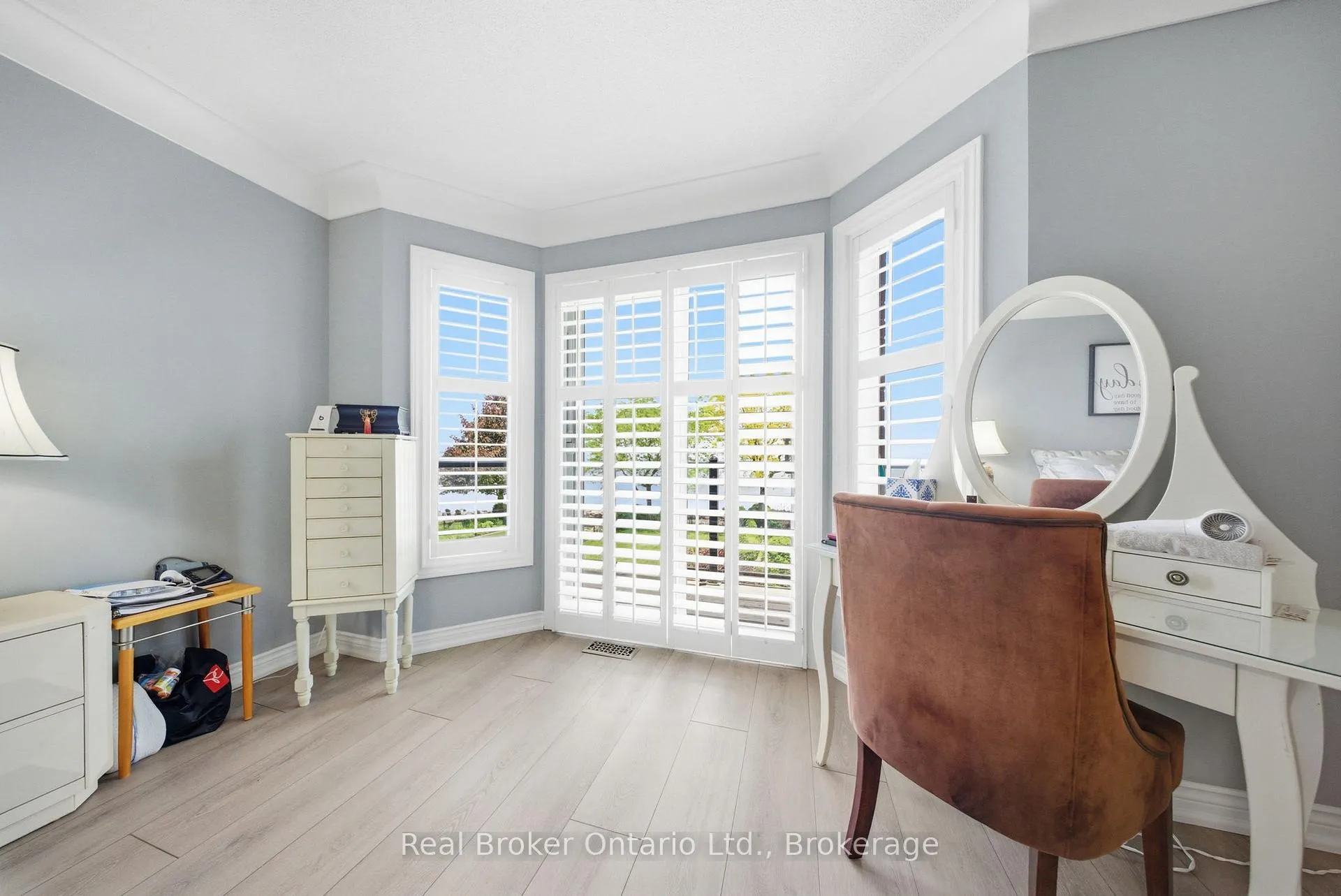 Photo 13 of 23 Edgewater Drive, Hamilton, Lakeshore — HOMEH