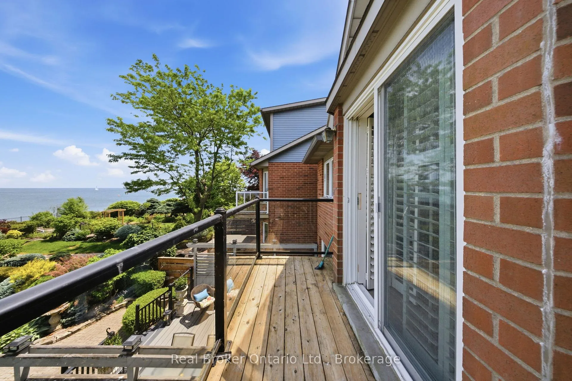 Photo 14 of 23 Edgewater Drive, Hamilton, Lakeshore — HOMEH