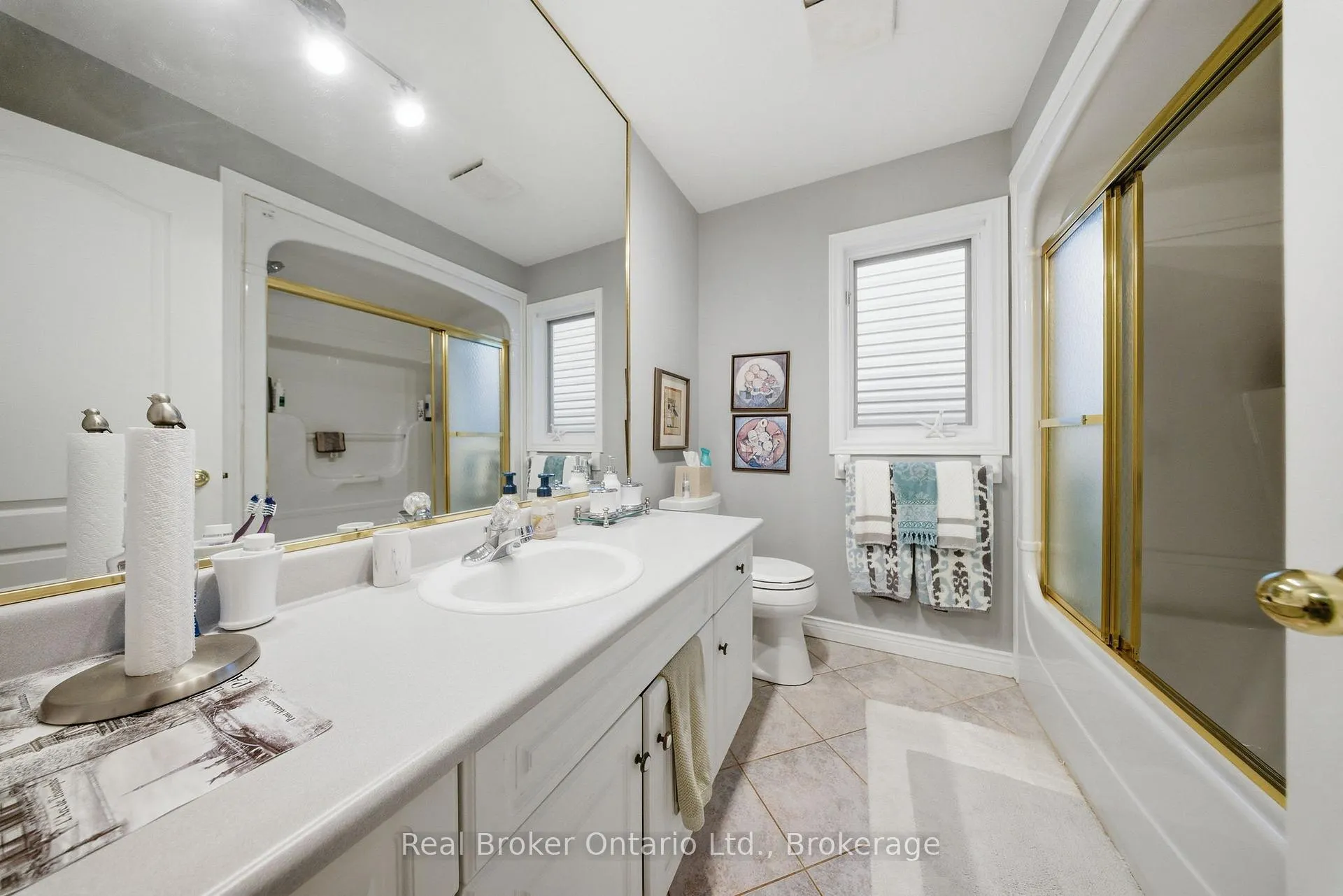 Photo 18 of 23 Edgewater Drive, Hamilton, Lakeshore — HOMEH
