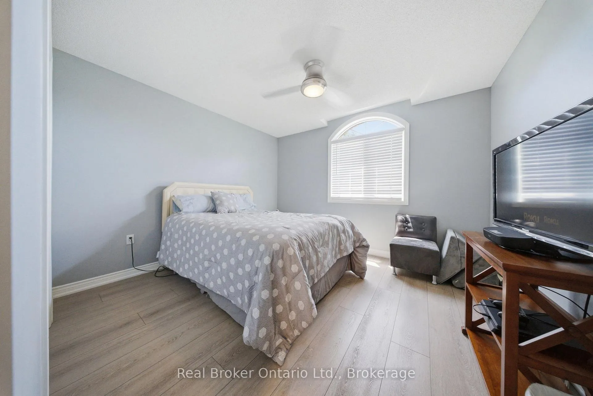 Photo 19 of 23 Edgewater Drive, Hamilton, Lakeshore — HOMEH