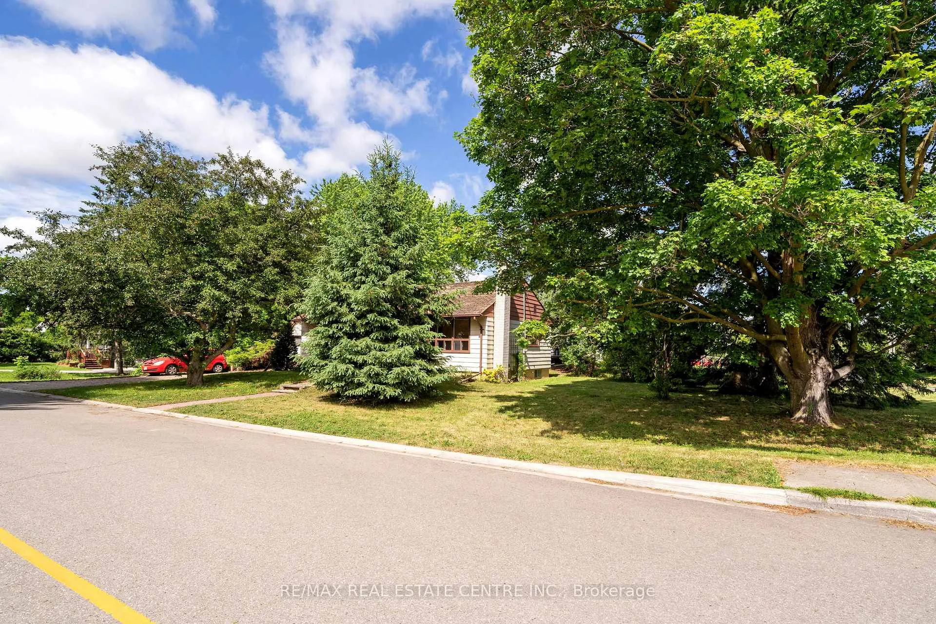 Photo 4 of 4 Pauline Street, Halton Hills, Georgetown — HOMEH