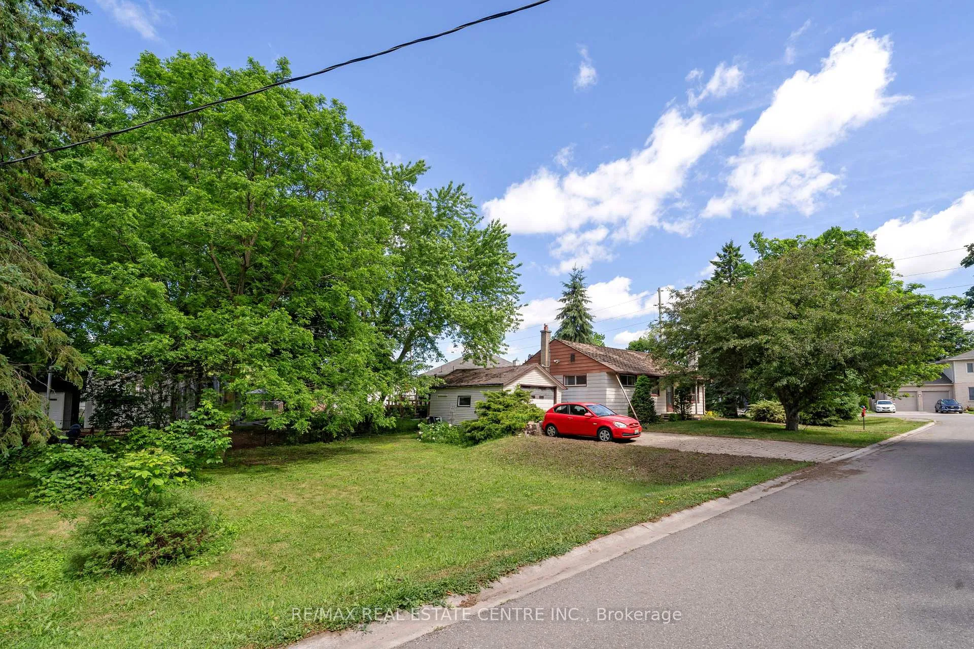 Photo 5 of 4 Pauline Street, Halton Hills, Georgetown — HOMEH