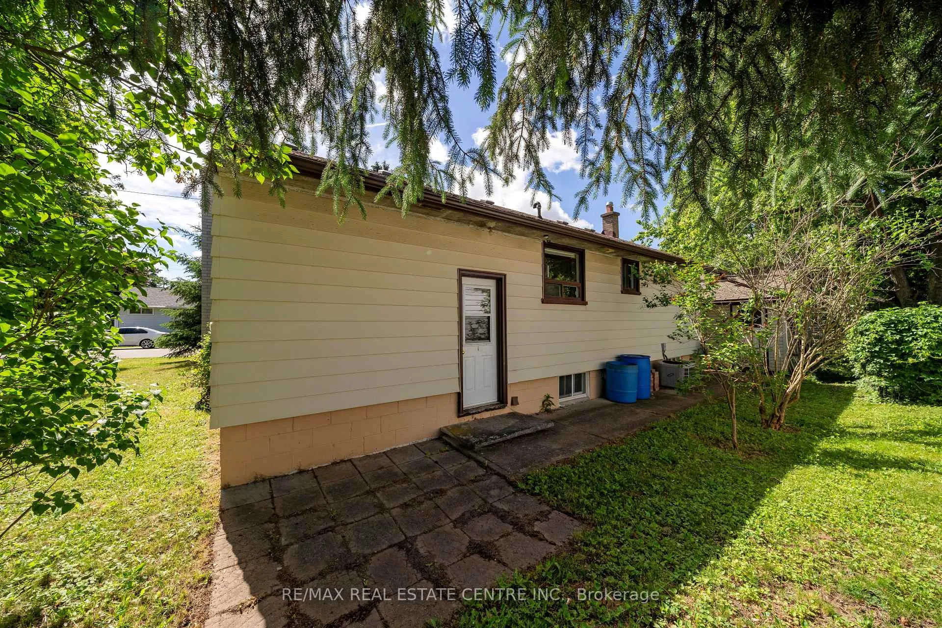 Photo 6 of 4 Pauline Street, Halton Hills, Georgetown — HOMEH
