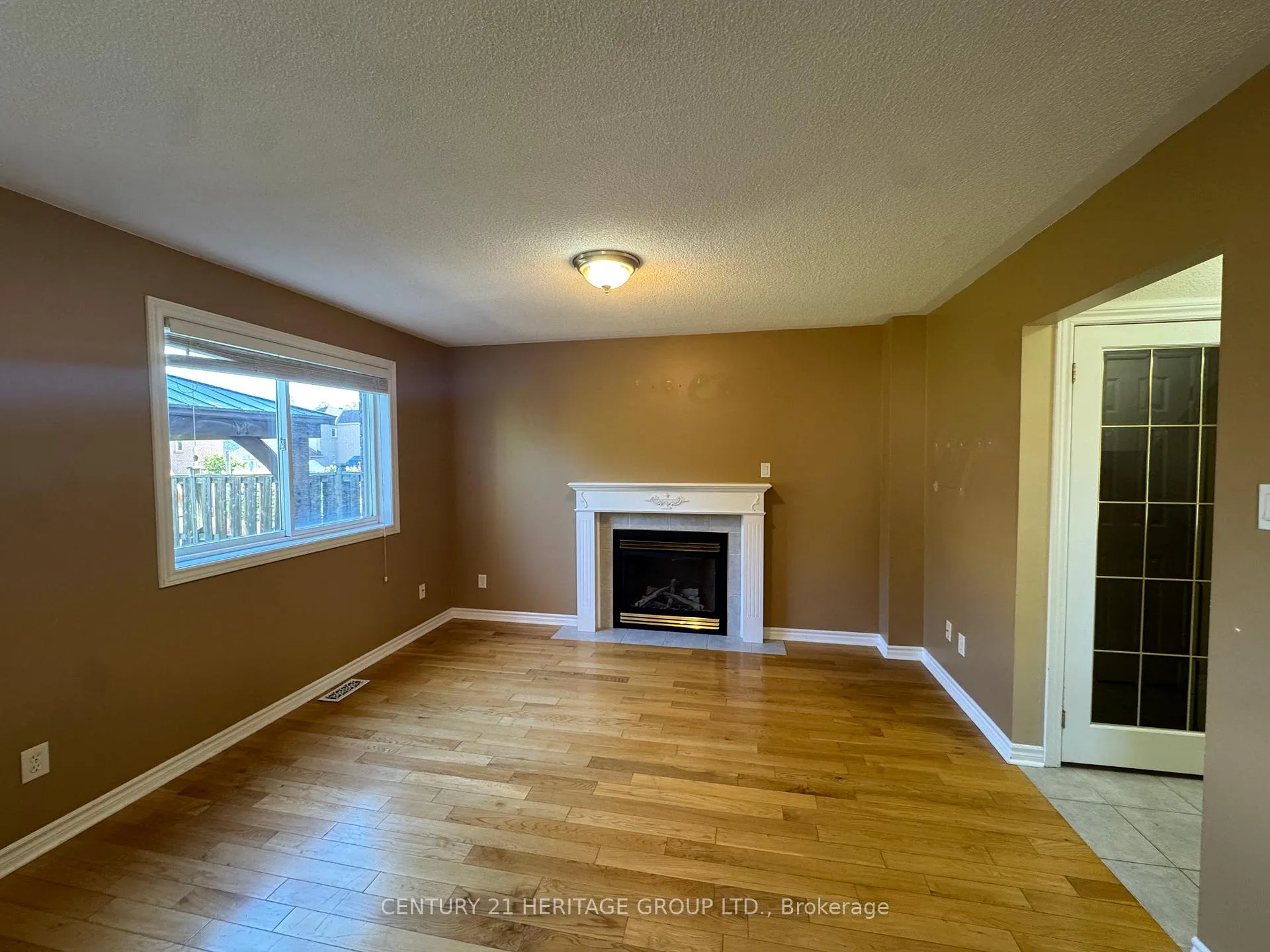 Photo 5 of 82 Kenwell Crescent, Barrie, Holly — HOMEH