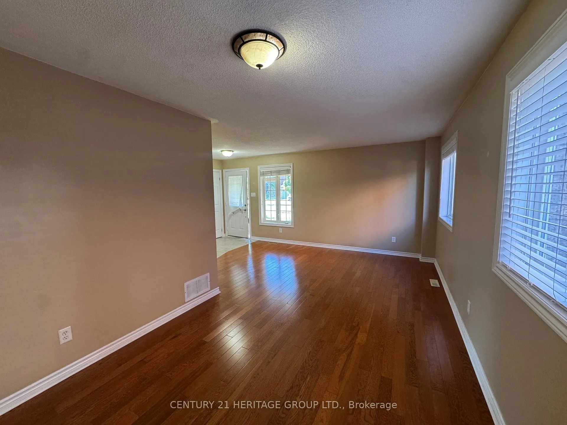 Photo 6 of 82 Kenwell Crescent, Barrie, Holly — HOMEH