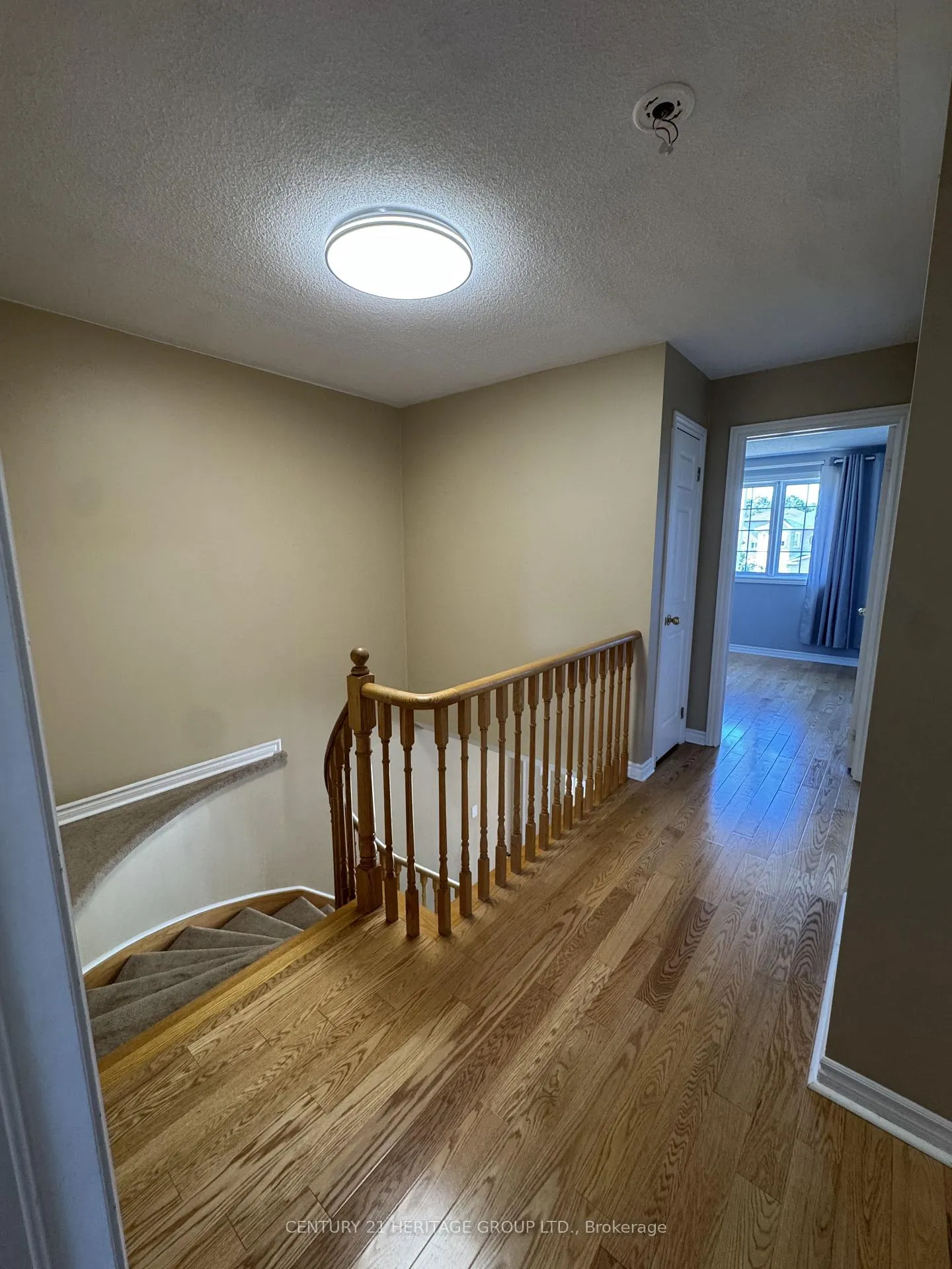 Photo 7 of 82 Kenwell Crescent, Barrie, Holly — HOMEH
