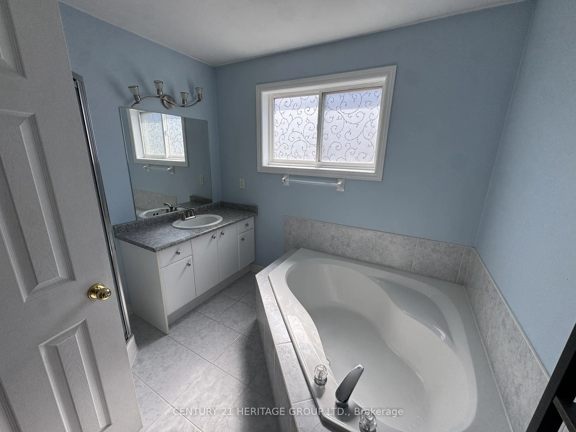 Photo 11 of 82 Kenwell Crescent, Barrie, Holly — HOMEH
