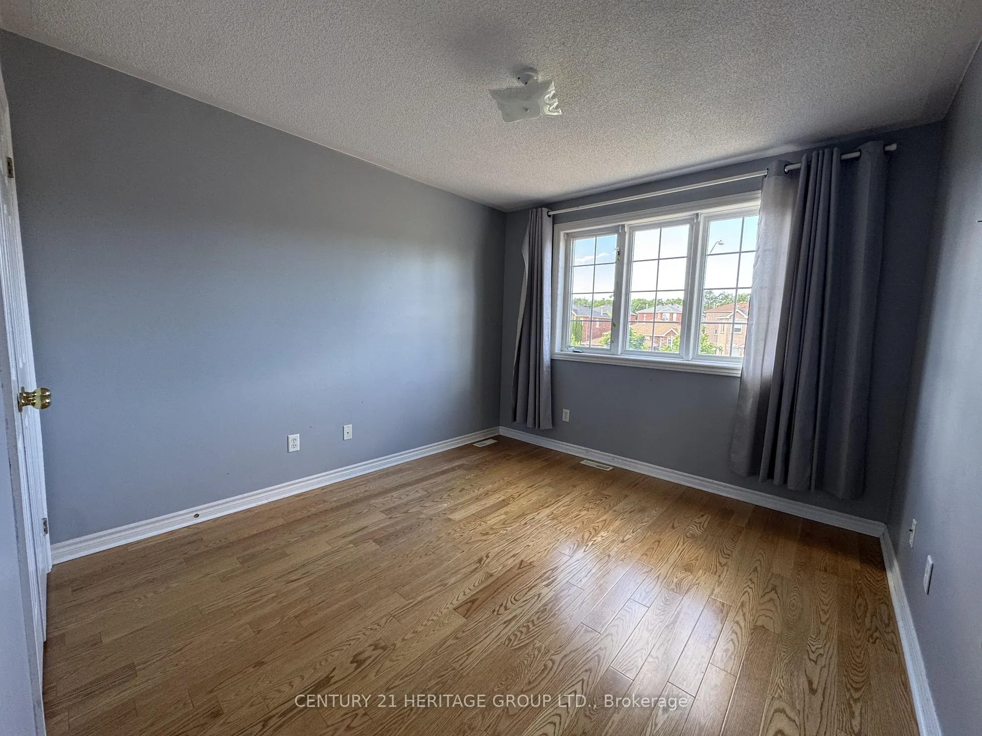 Photo 12 of 82 Kenwell Crescent, Barrie, Holly — HOMEH