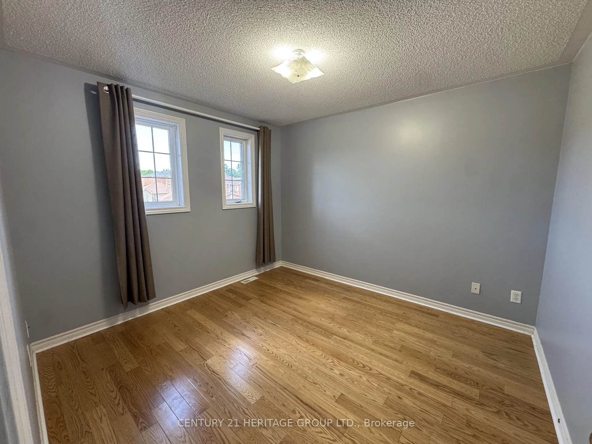 Photo 13 of 82 Kenwell Crescent, Barrie, Holly — HOMEH