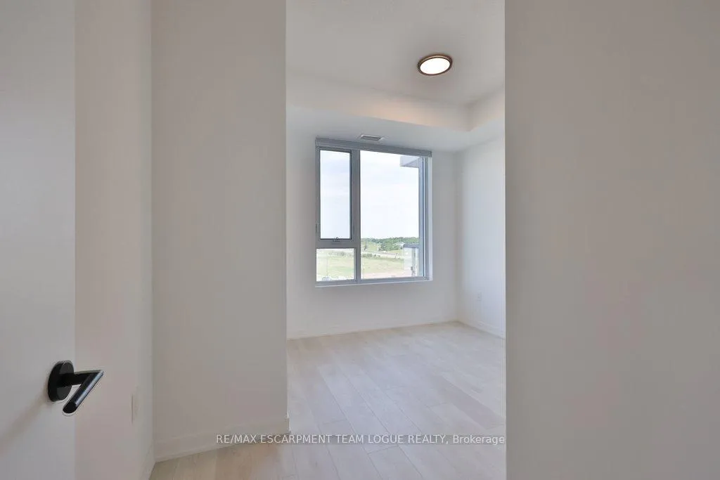 Photo 17 of Unit D605, 4878 Powers Common, Burlington, Alton — HOMEH