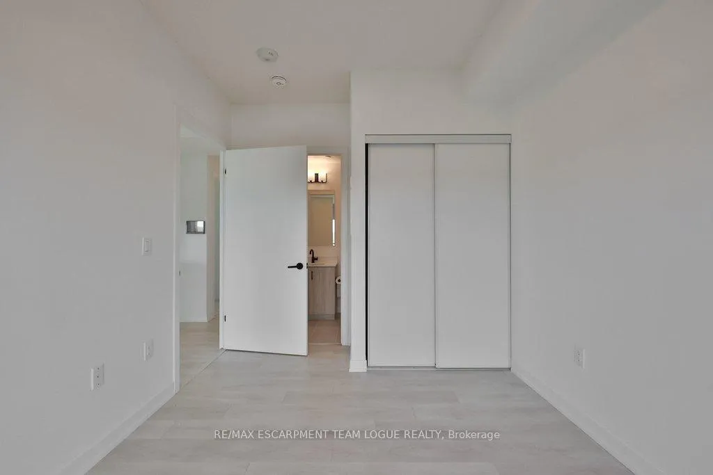 Photo 33 of Unit D605, 4878 Powers Common, Burlington, Alton — HOMEH