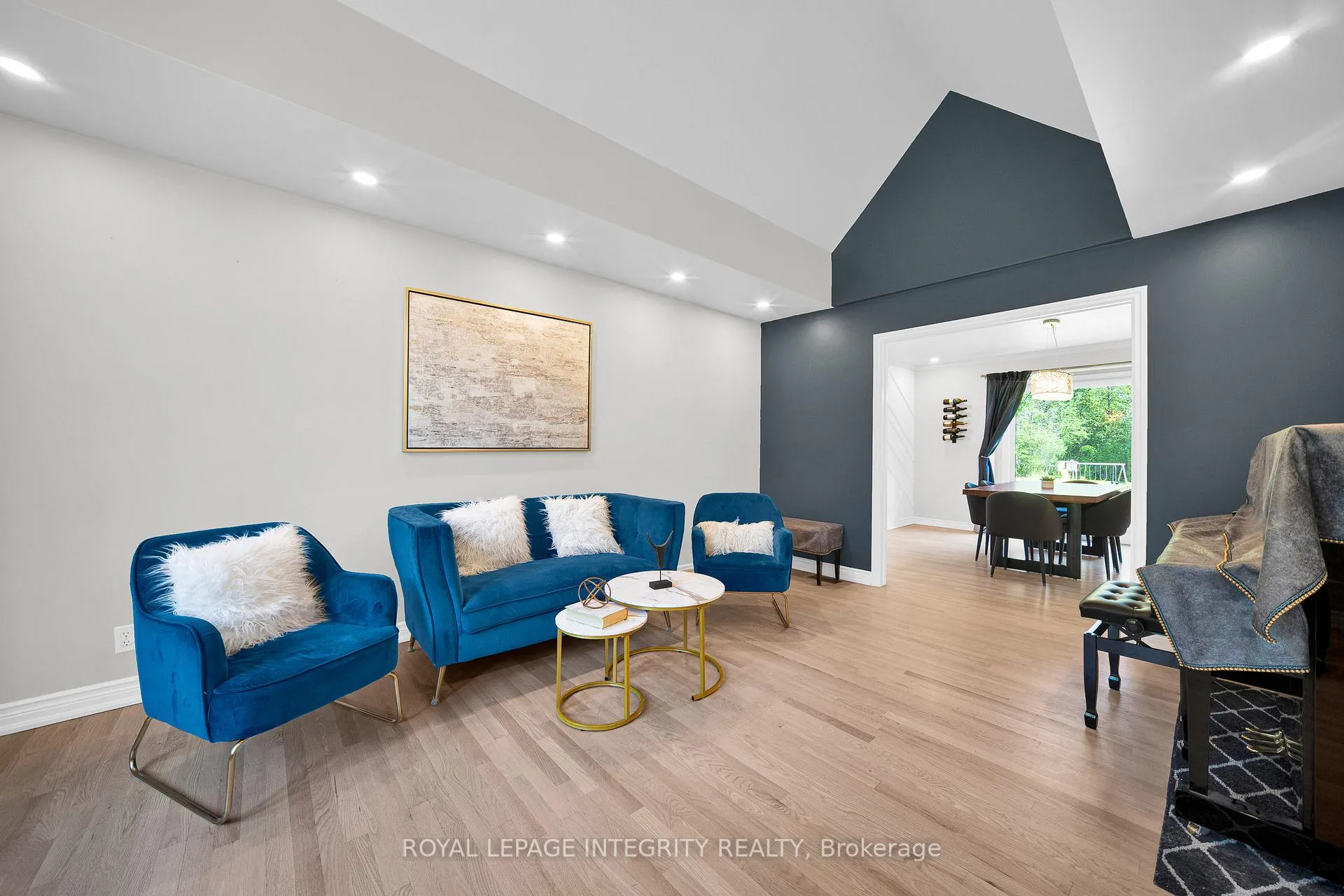 Photo 4 of 1218 Rideau Bend Crescent, Ottawa, Manotick East to Manotick Station — HOMEH