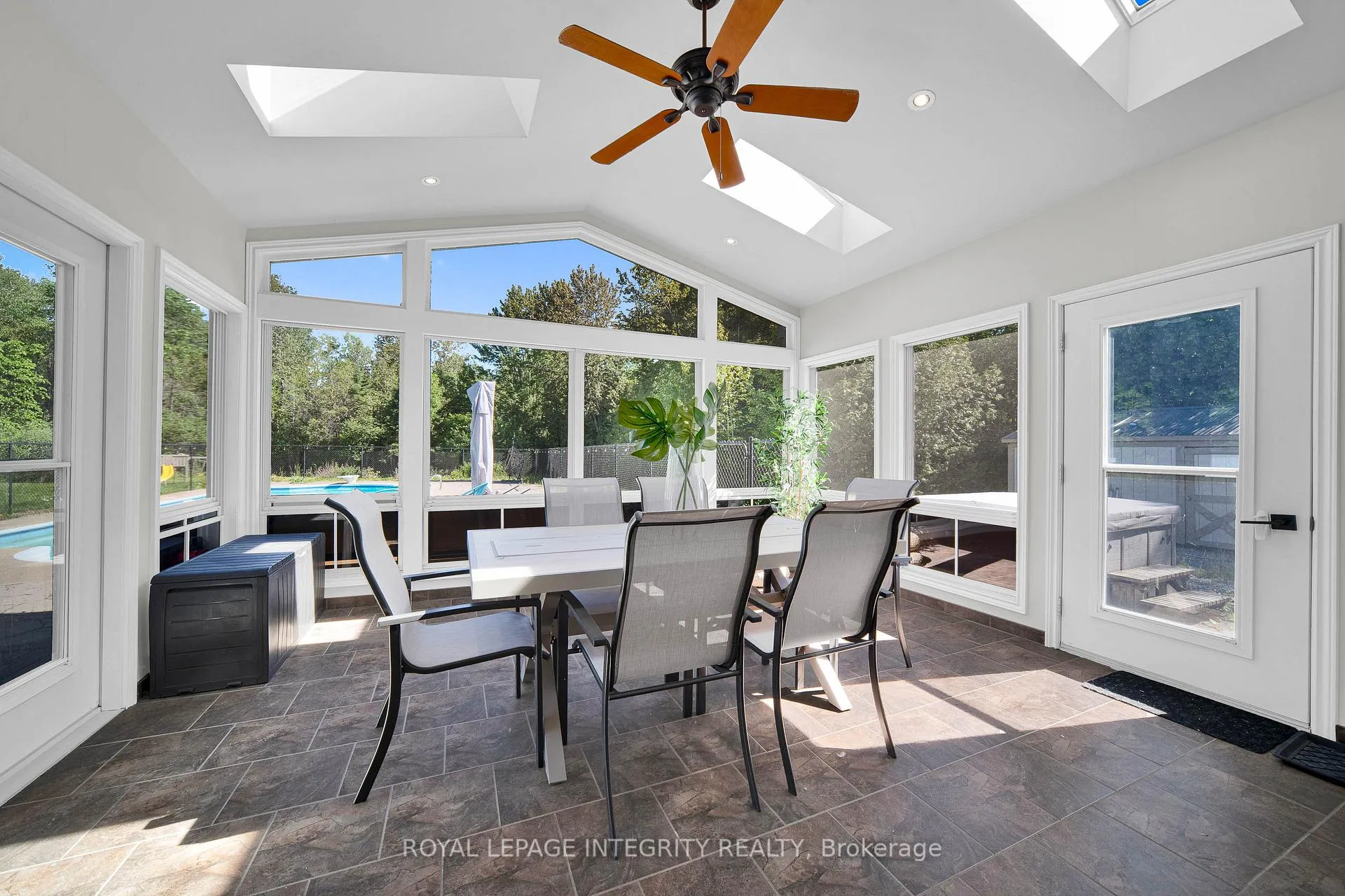 Photo 22 of 1218 Rideau Bend Crescent, Ottawa, Manotick East to Manotick Station — HOMEH