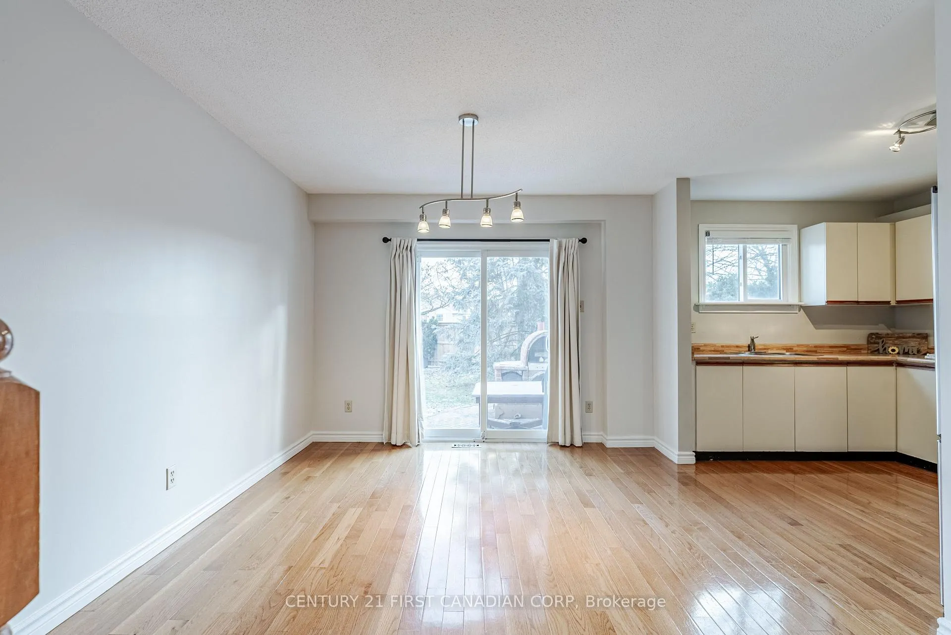 Photo 11 of Unit Unit 7, 160 Conway Drive, London, South X — HOMEH