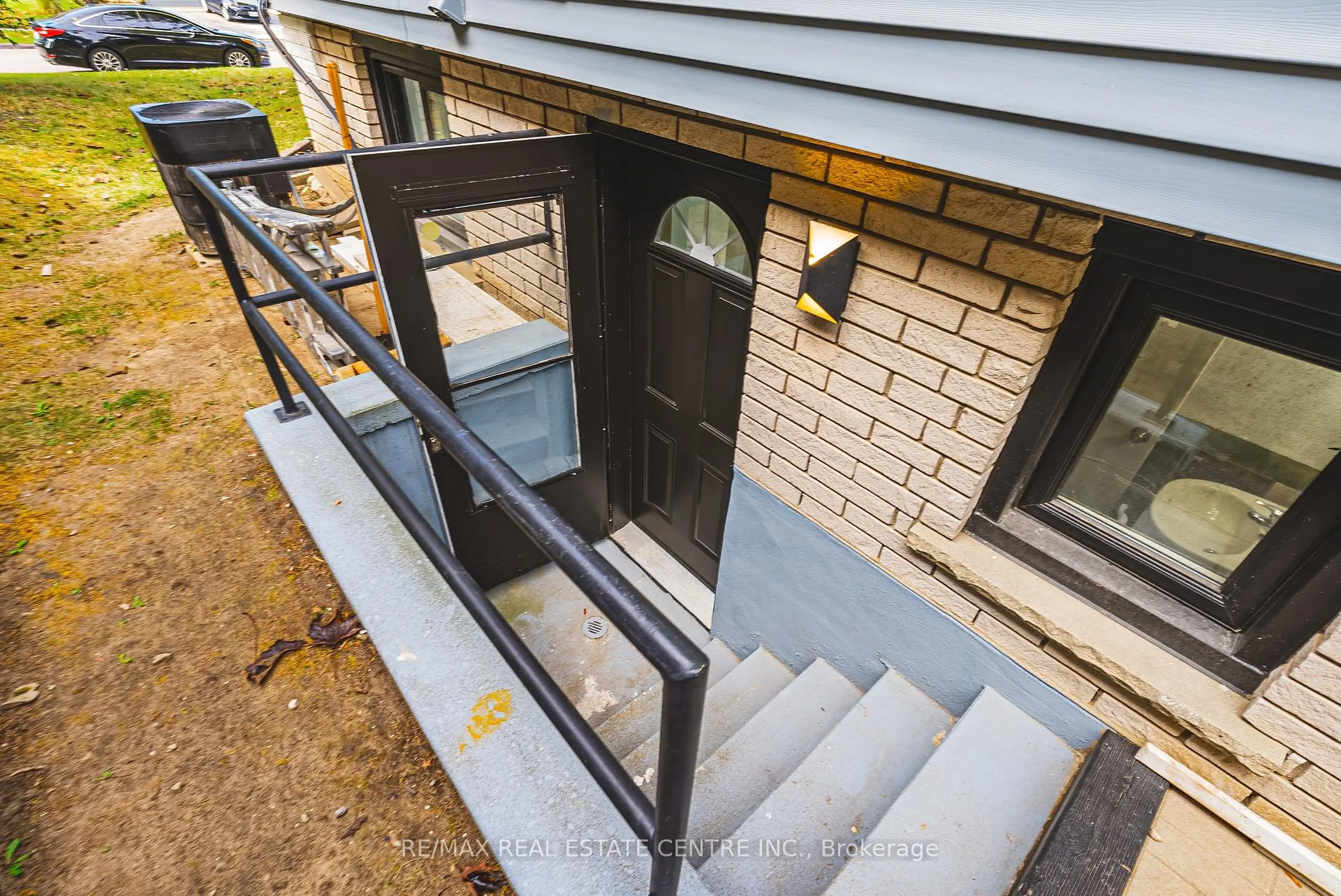 Photo 3 of 267 Erb Street E, Waterloo, Fairfield — HOMEH
