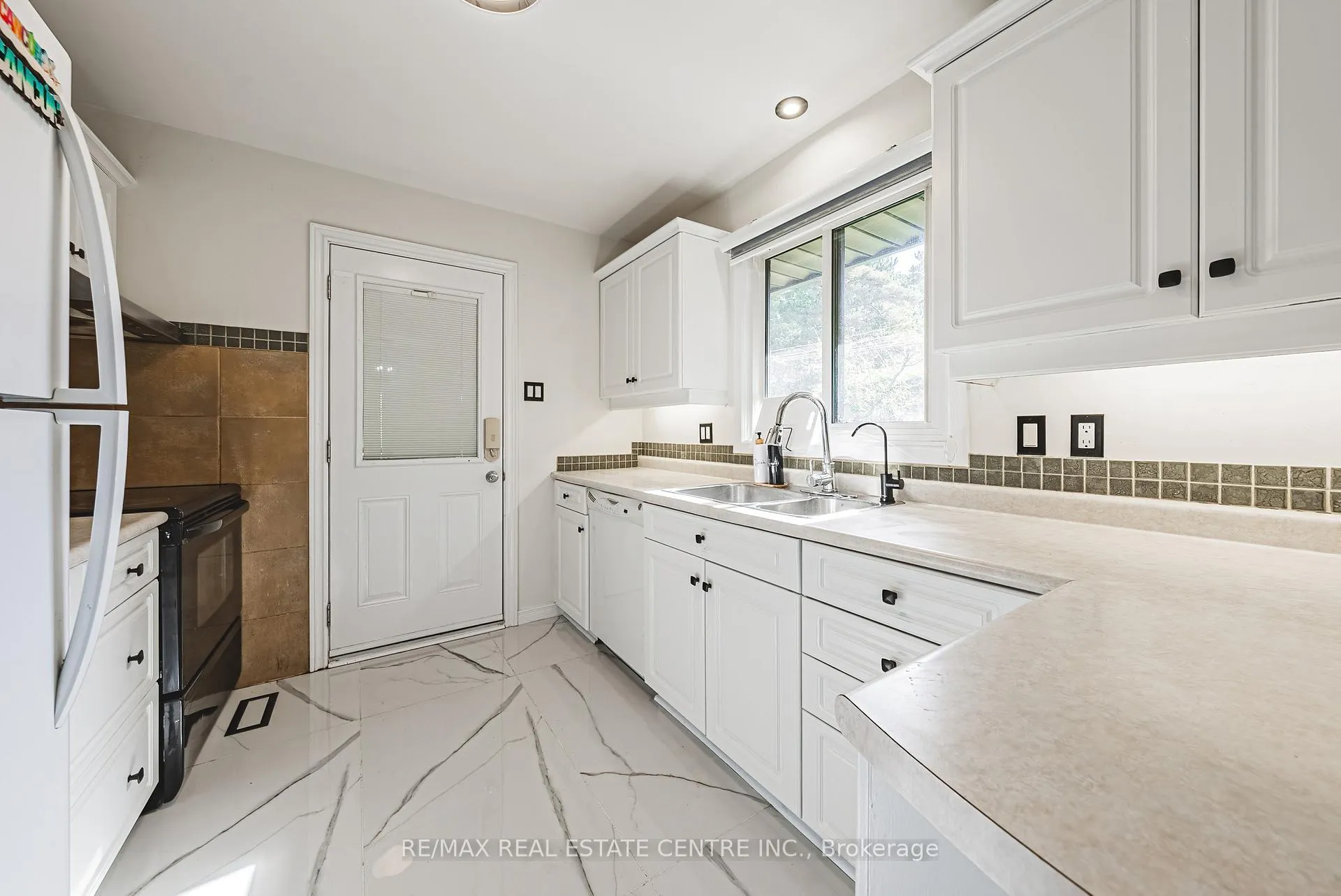 Photo 11 of 267 Erb Street E, Waterloo, Fairfield — HOMEH