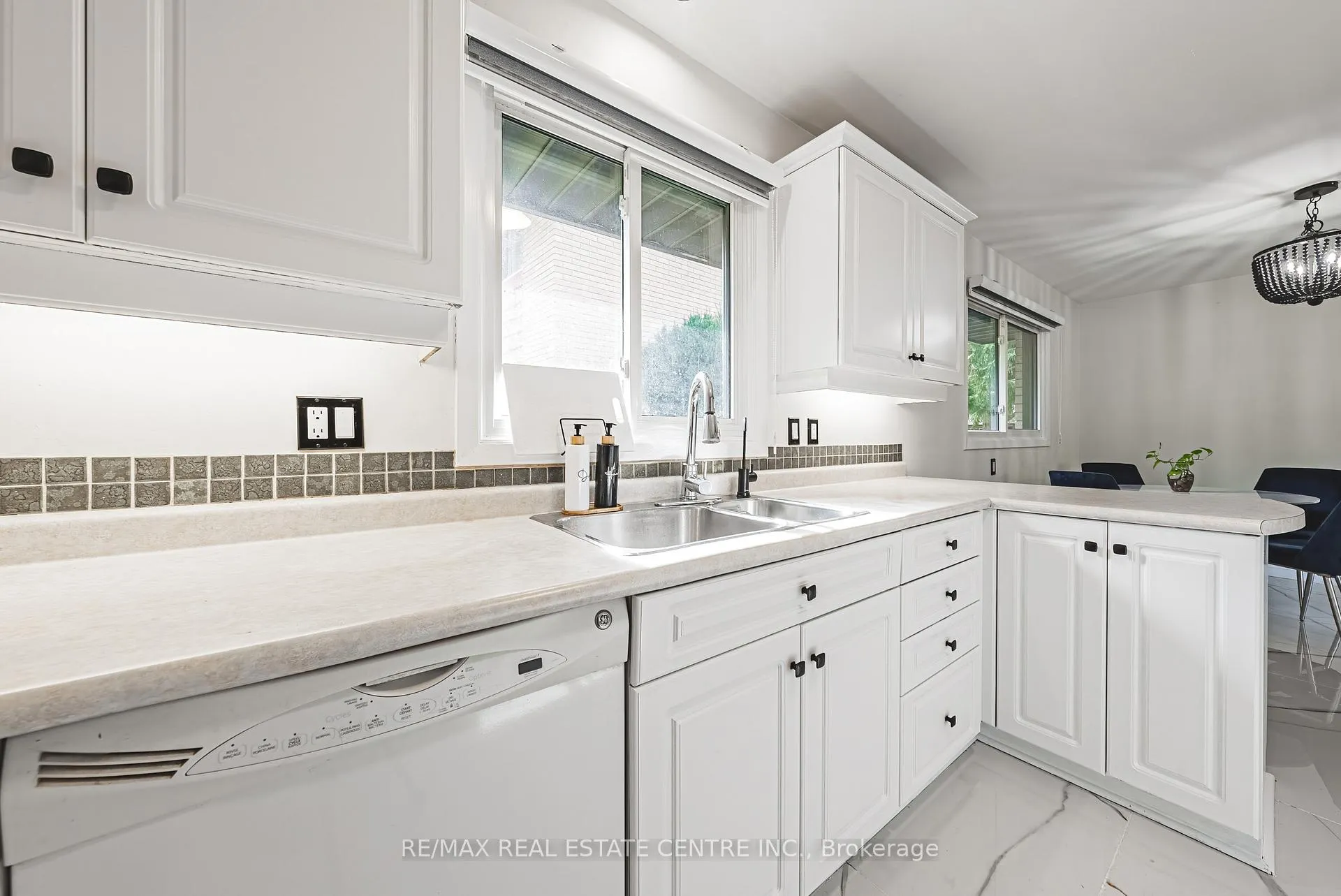 Photo 14 of 267 Erb Street E, Waterloo, Fairfield — HOMEH