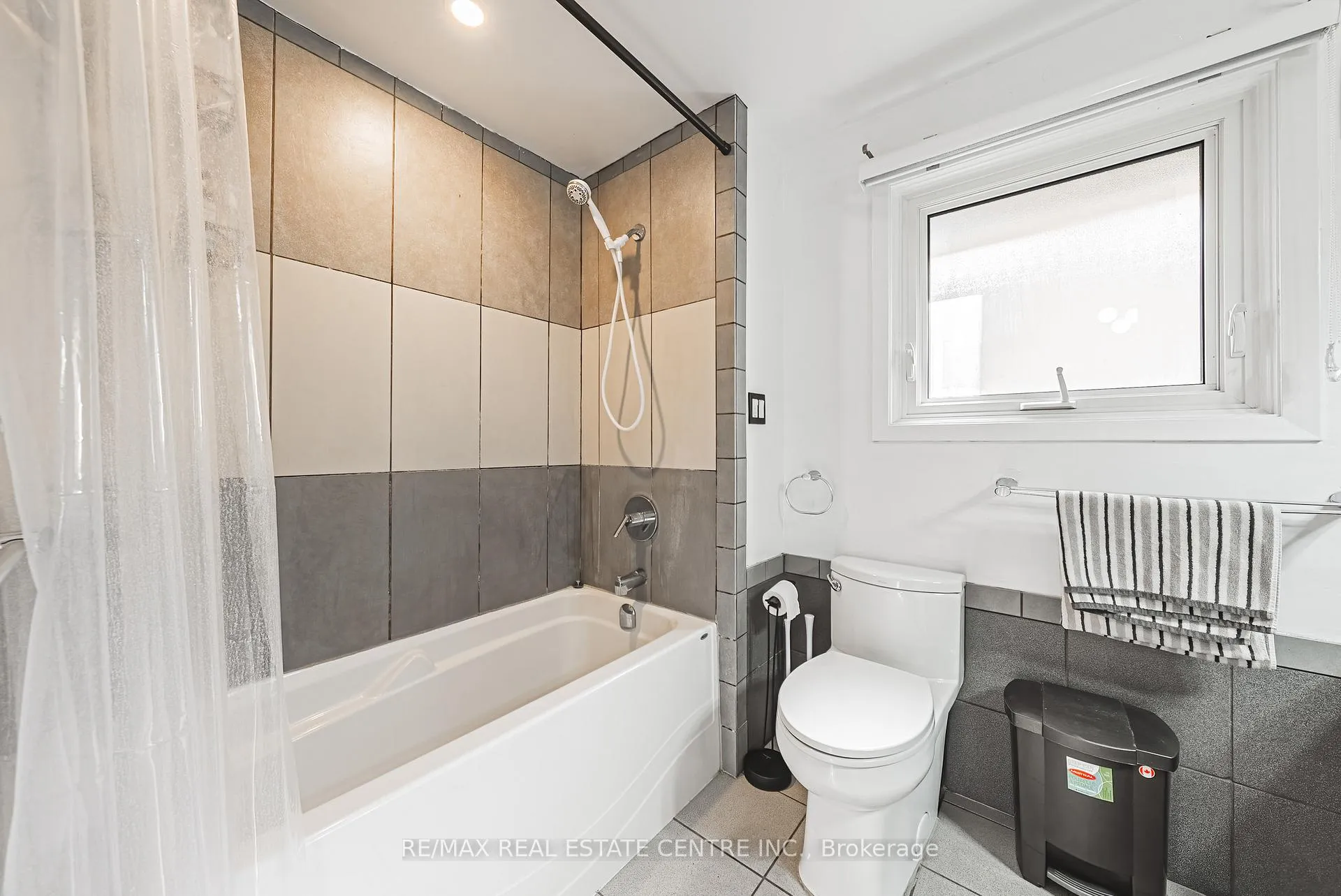 Photo 17 of 267 Erb Street E, Waterloo, Fairfield — HOMEH