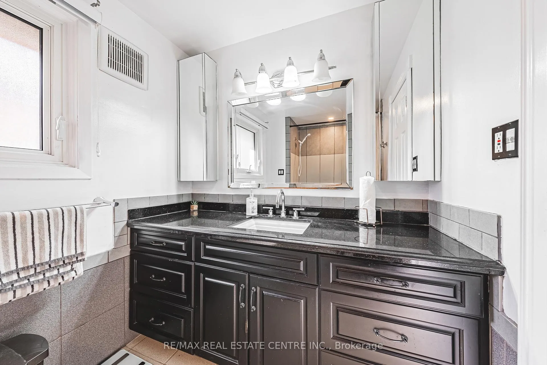 Photo 18 of 267 Erb Street E, Waterloo, Fairfield — HOMEH