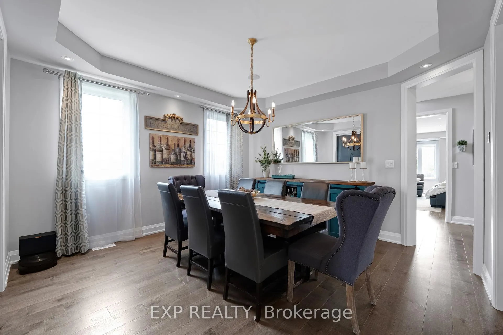 Photo 4 of 156 Degraaf Crescent, Aurora, Rural Aurora — HOMEH
