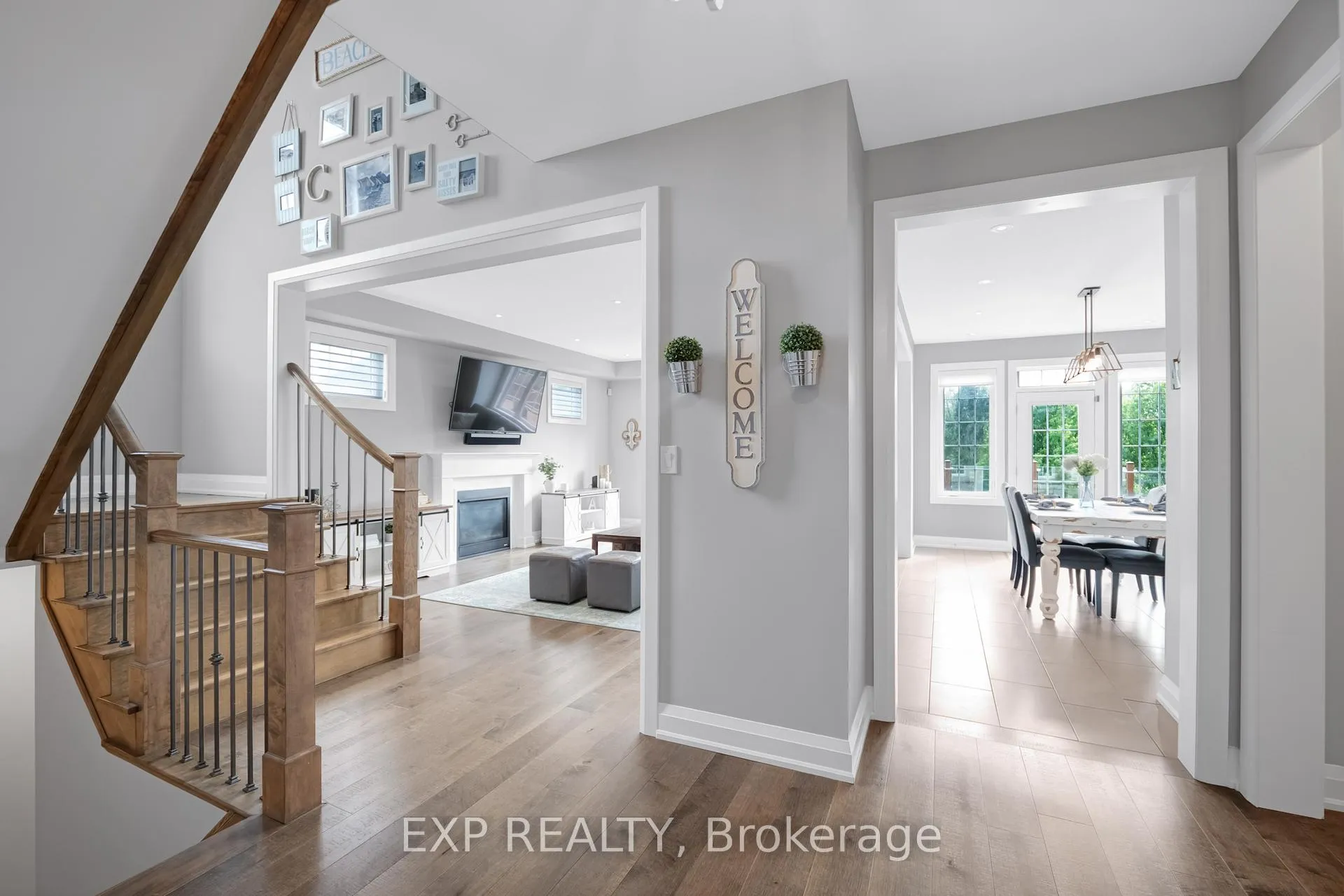 Photo 6 of 156 Degraaf Crescent, Aurora, Rural Aurora — HOMEH
