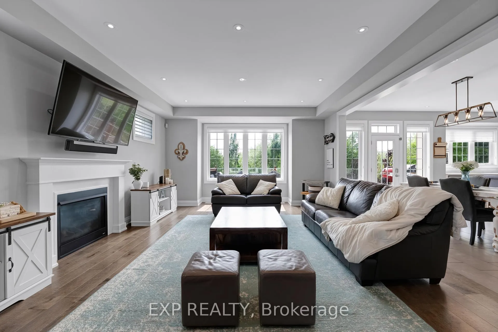 Photo 7 of 156 Degraaf Crescent, Aurora, Rural Aurora — HOMEH